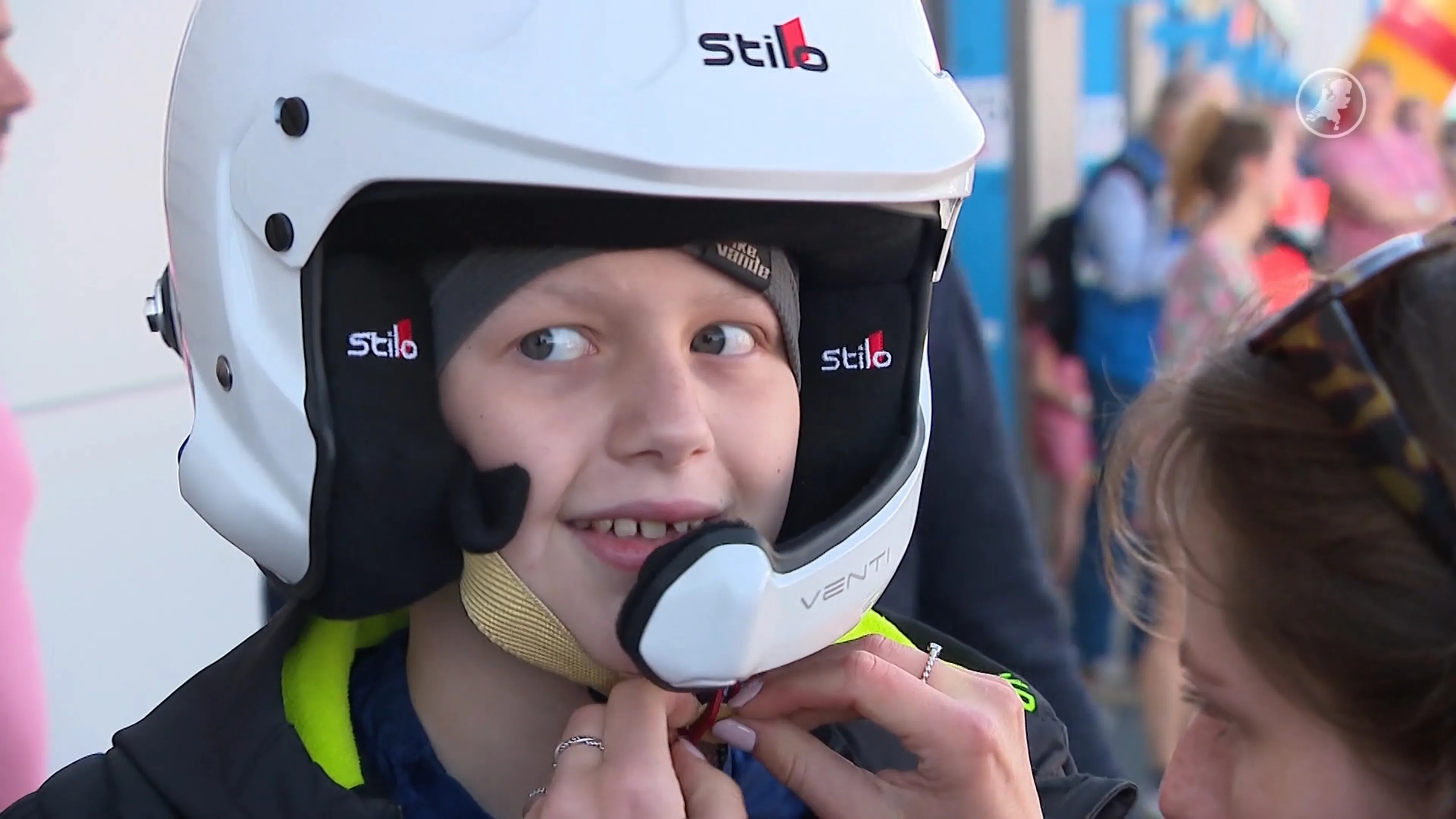 Hessel (13) net klaar met chemo's en nu als VIP naar TT Circuit