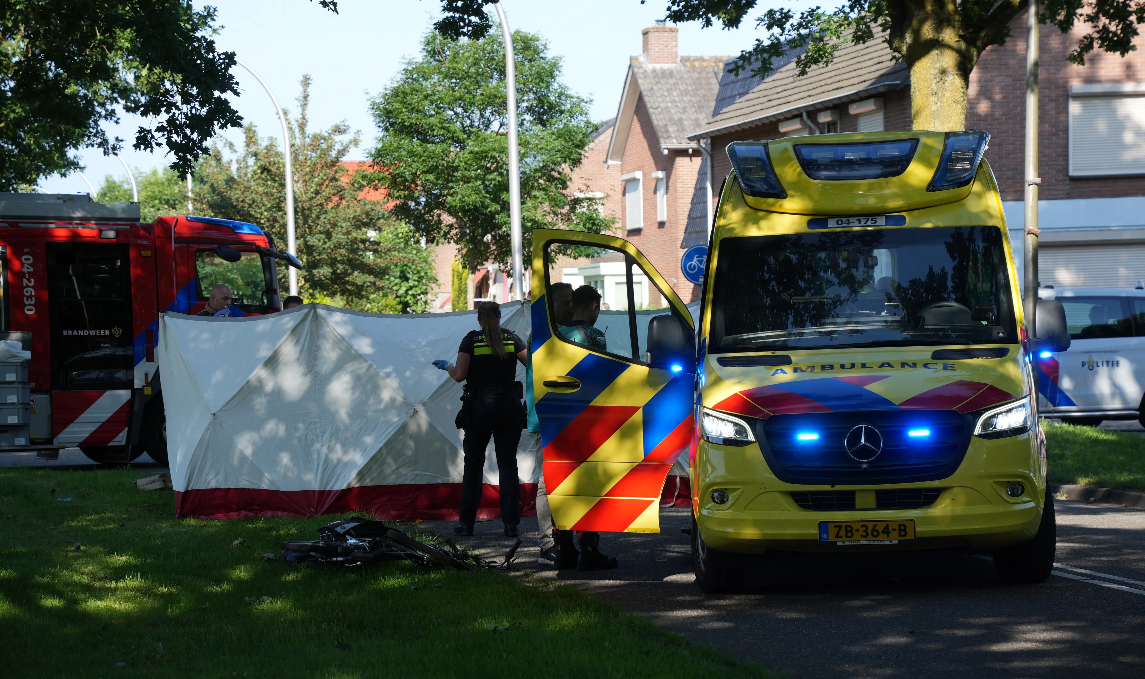 Fietser (86) overleden bij aanrijding met auto in Raalte