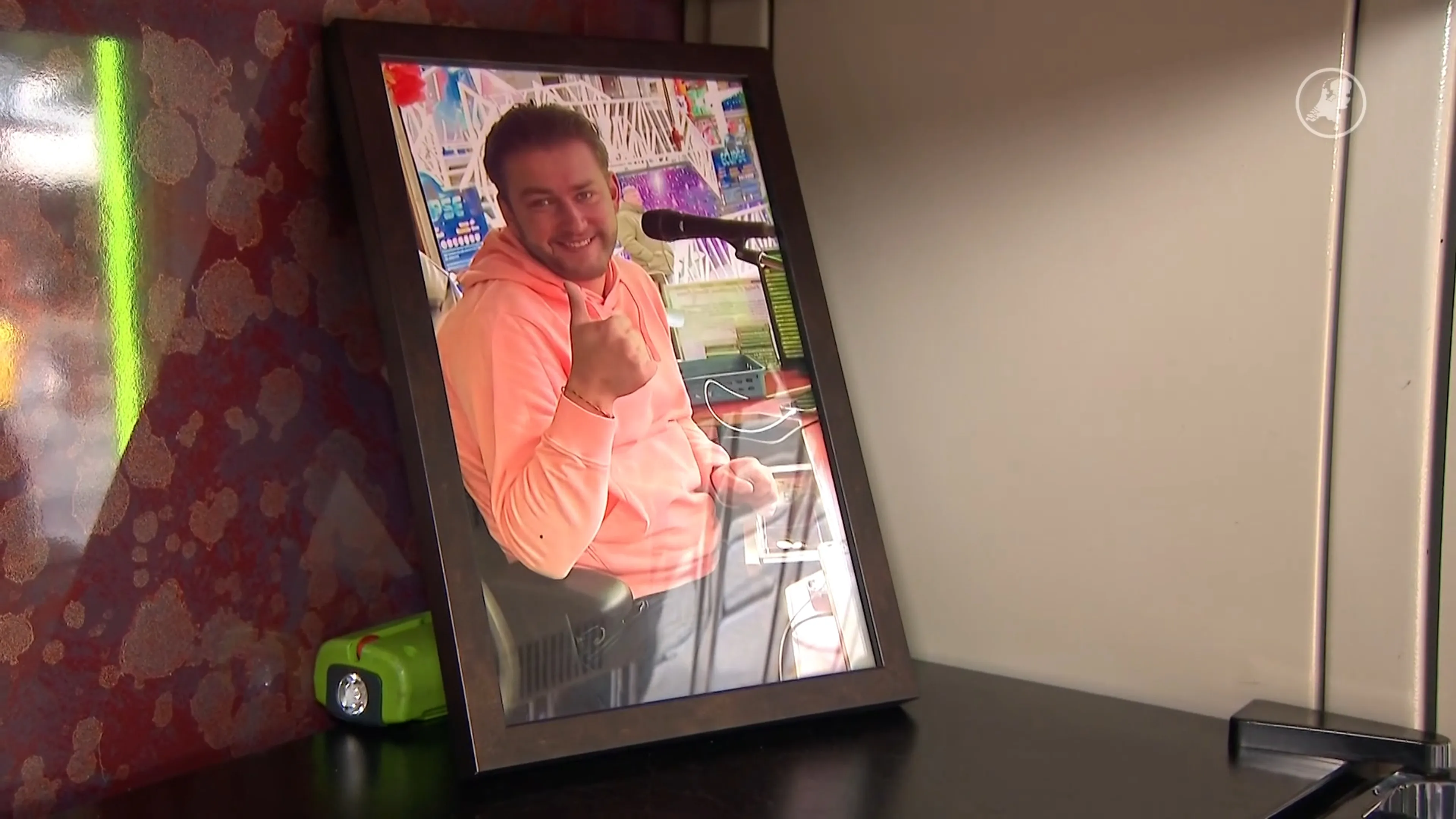 Kermisexploitant Hans (28) overleed plotseling, nu wordt hij geëerd met kermisaward