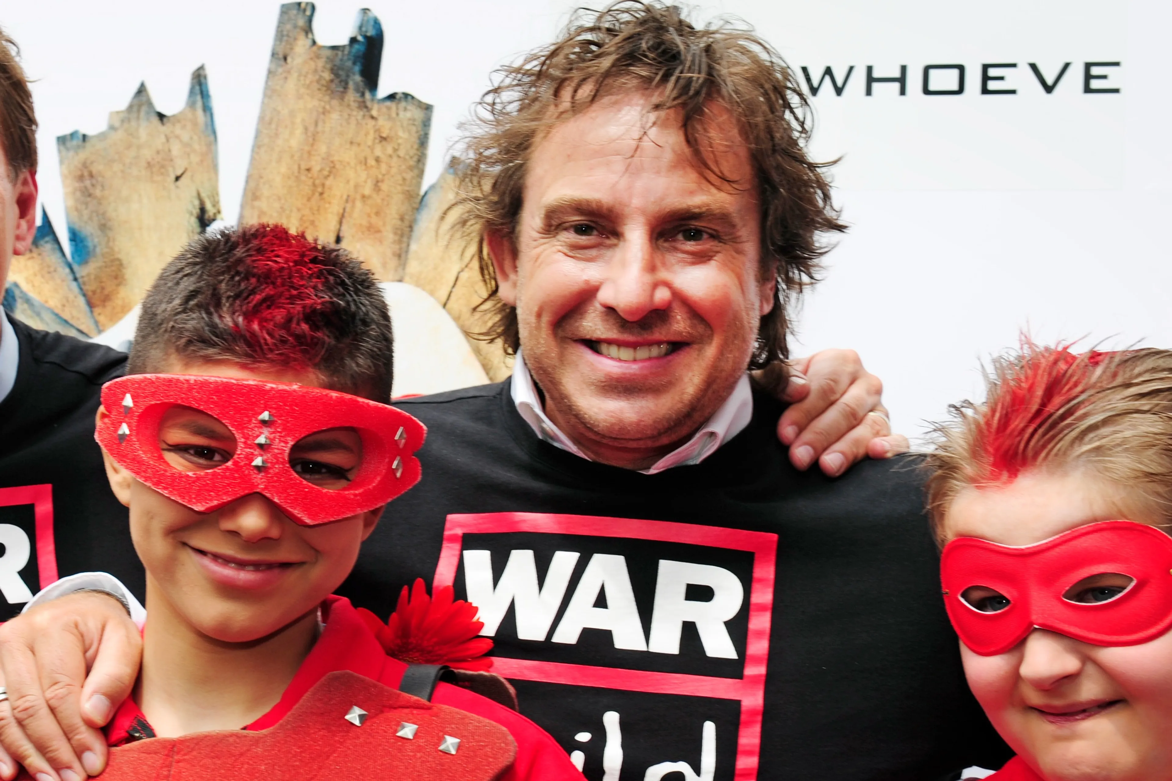 Marco Borsato trekt zich terug als War Child-ambassadeur na aangifte onzedelijk gedrag
