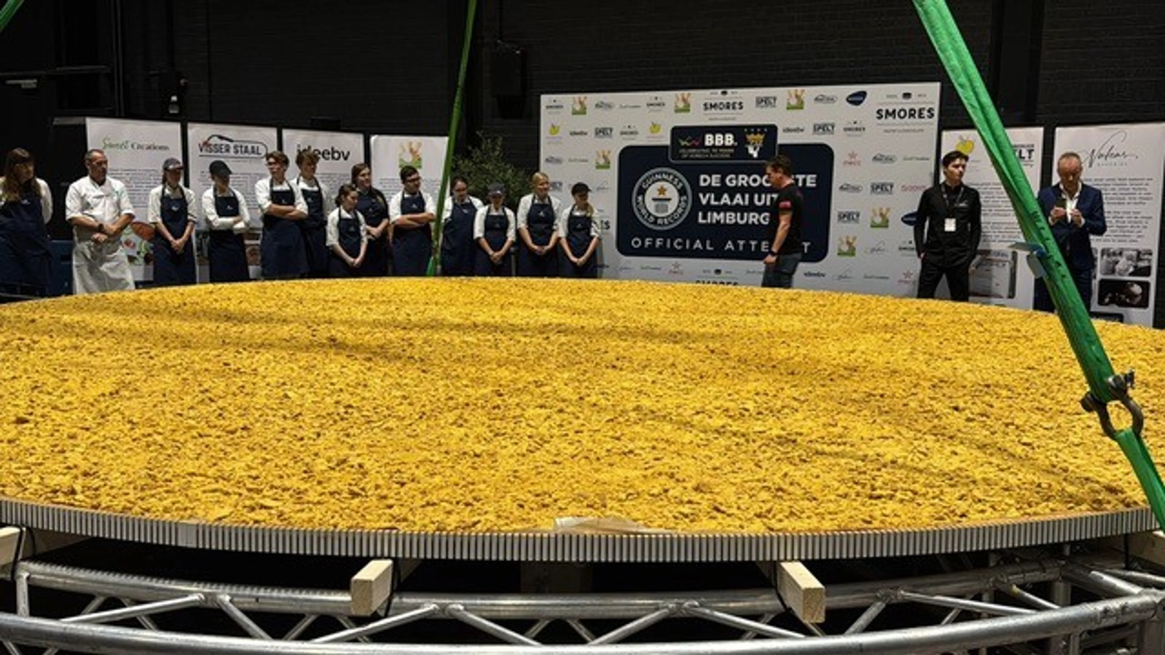 Ook een stukje? Nederland is wereldrecord rijker: grootste vlaai ooit