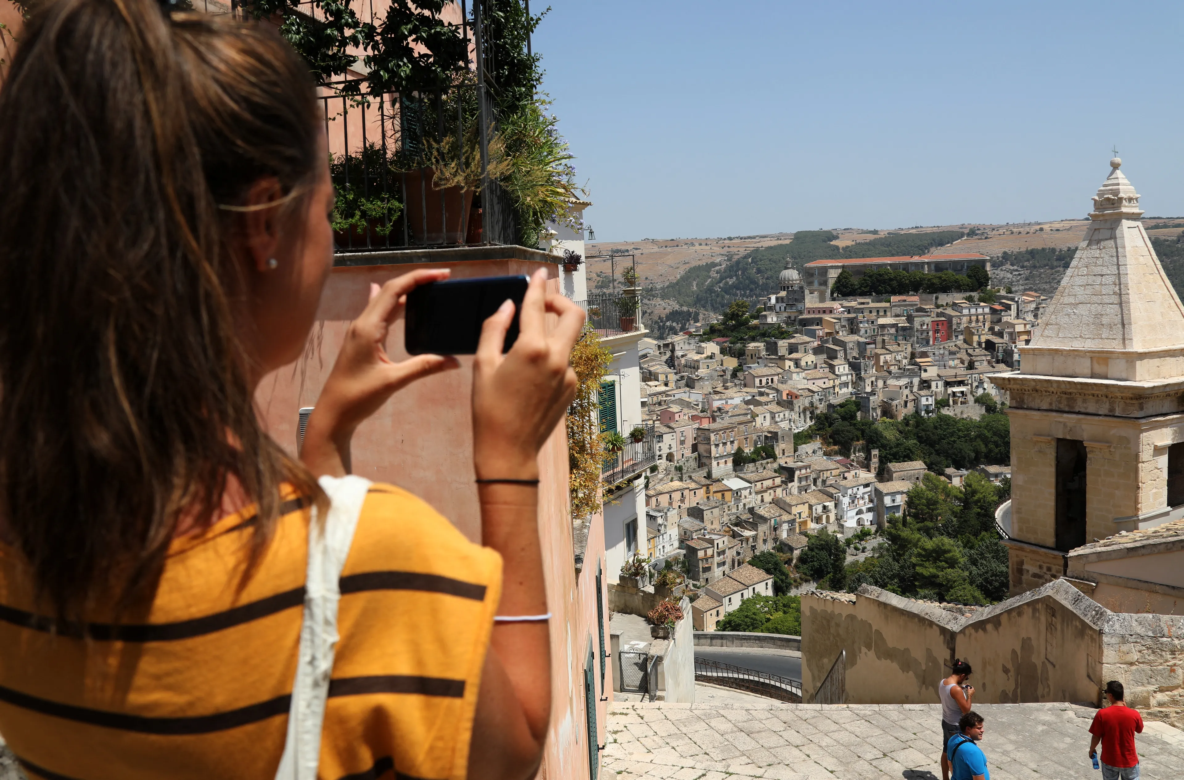 Roaming aan of uit? Met deze tips zit je na je vakantie niet met een torenhoge telefoonrekening