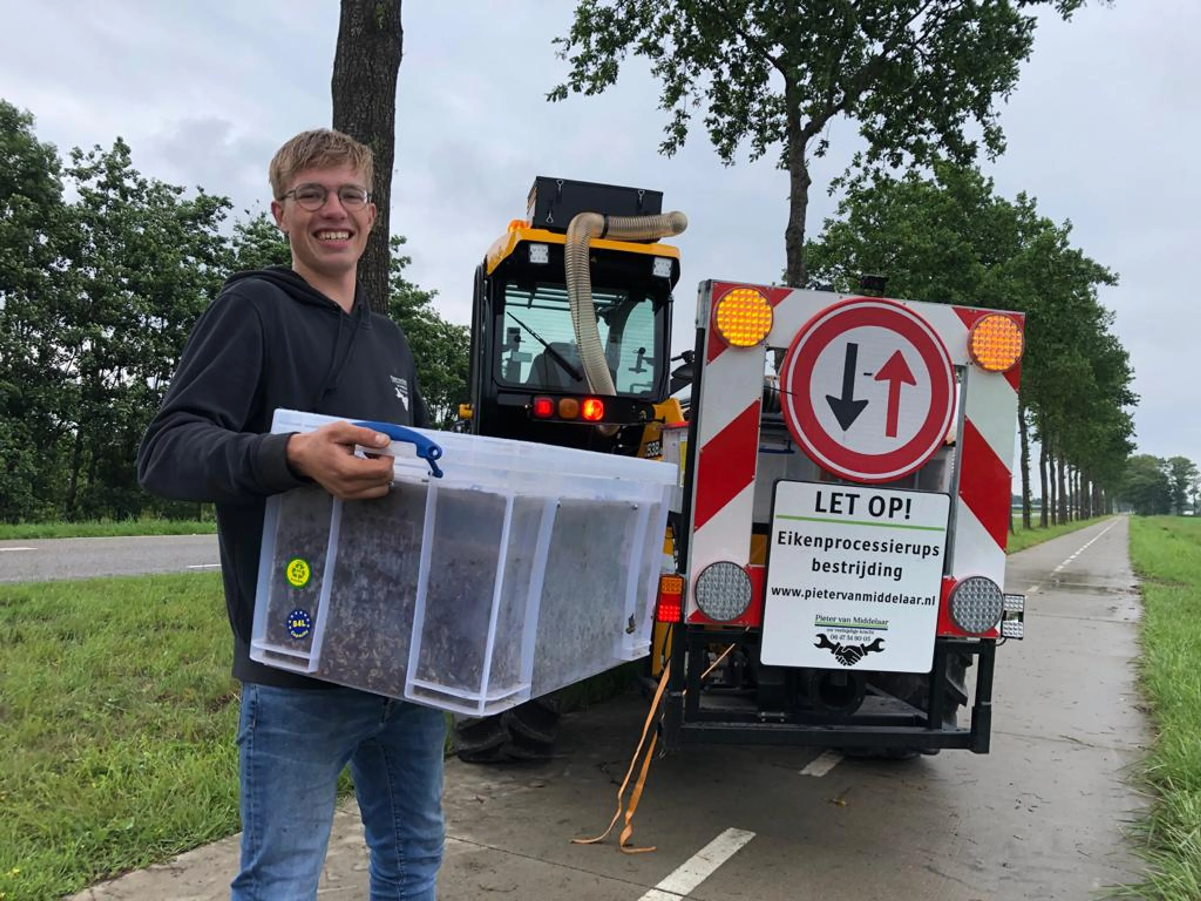Pieter (19) en zijn wagen zijn de schrik van elke eikenprocessierups