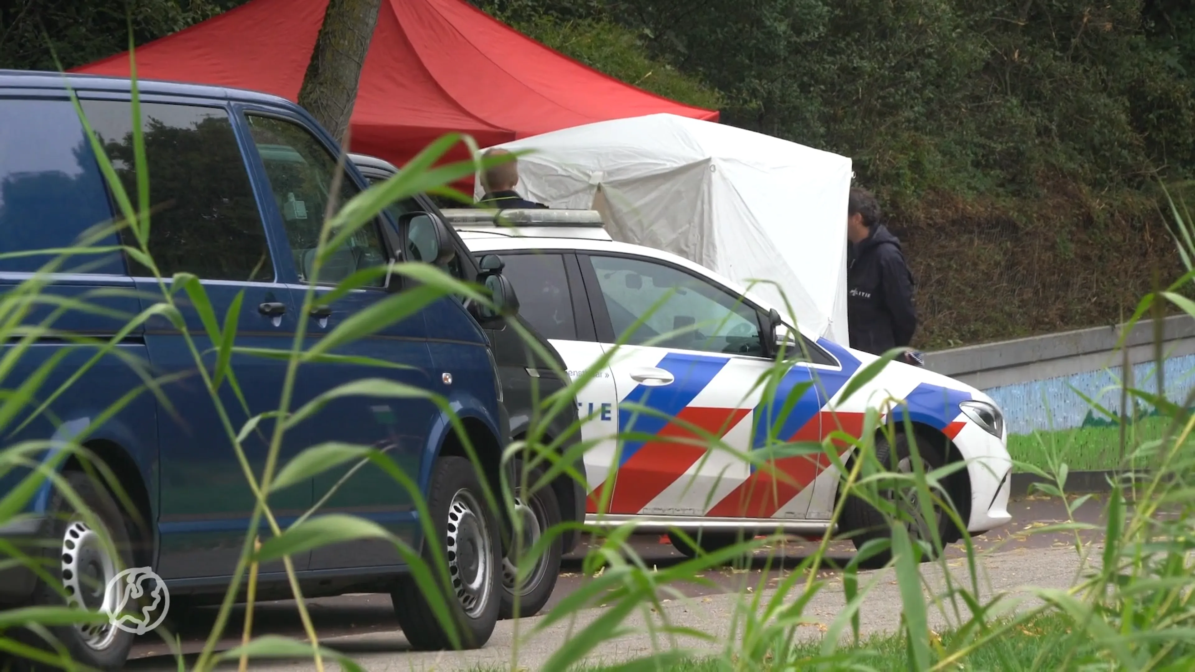 Politie onderzoekt dode langs drukke route in Zwolle