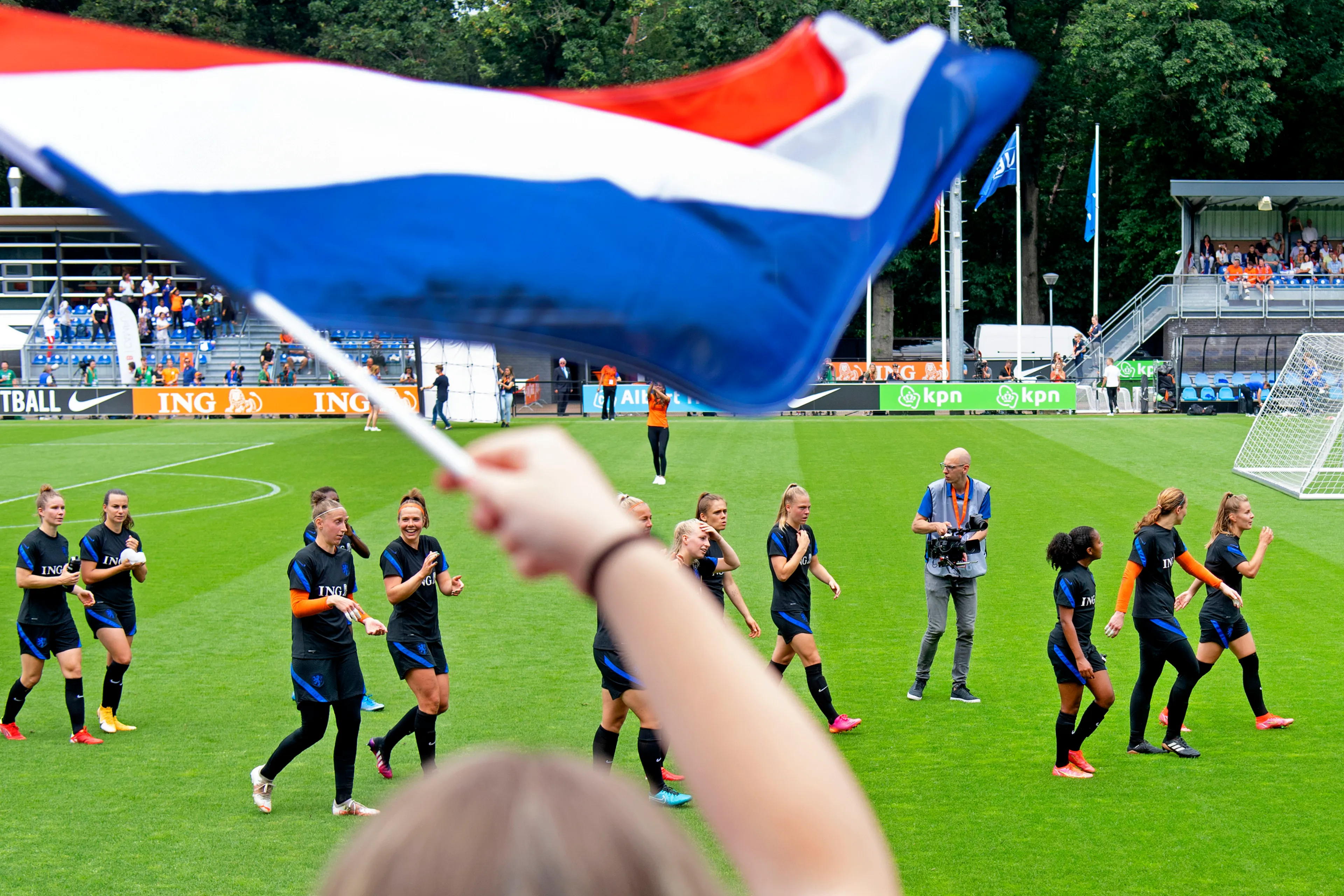 Oranje Leeuwinnen populairder dan mannelijk elftal: 'Vrouwen vechten voor elkaar'