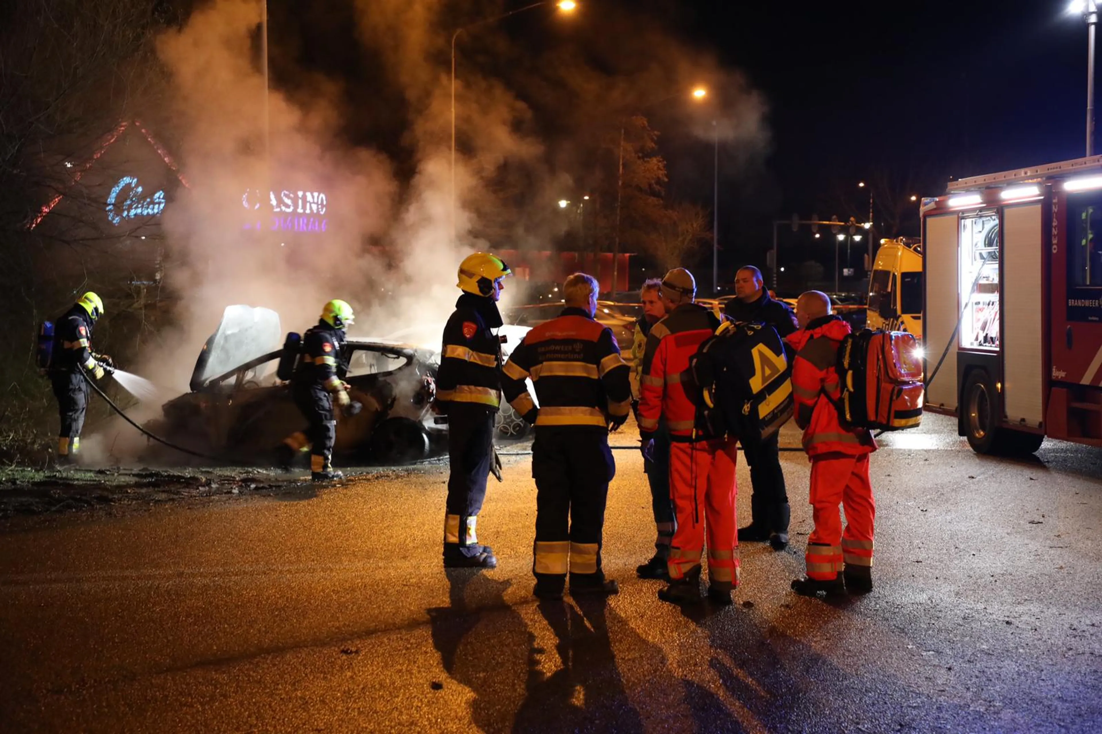 Politie zoekt nog naar gewonde die spoorloos verdween na autobrand