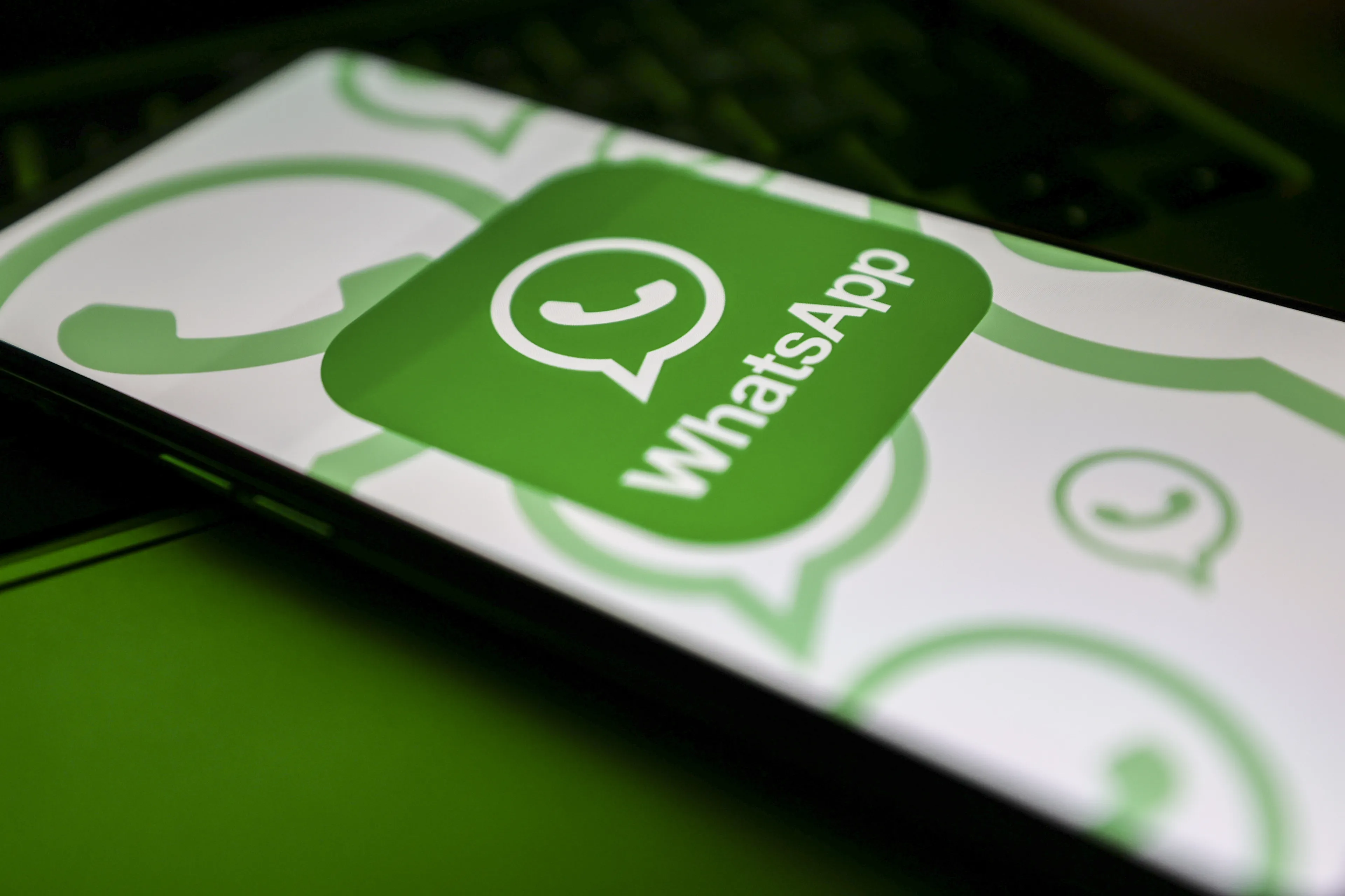 Nieuwe functie WhatsApp maakt berichten vastprikken mogelijk