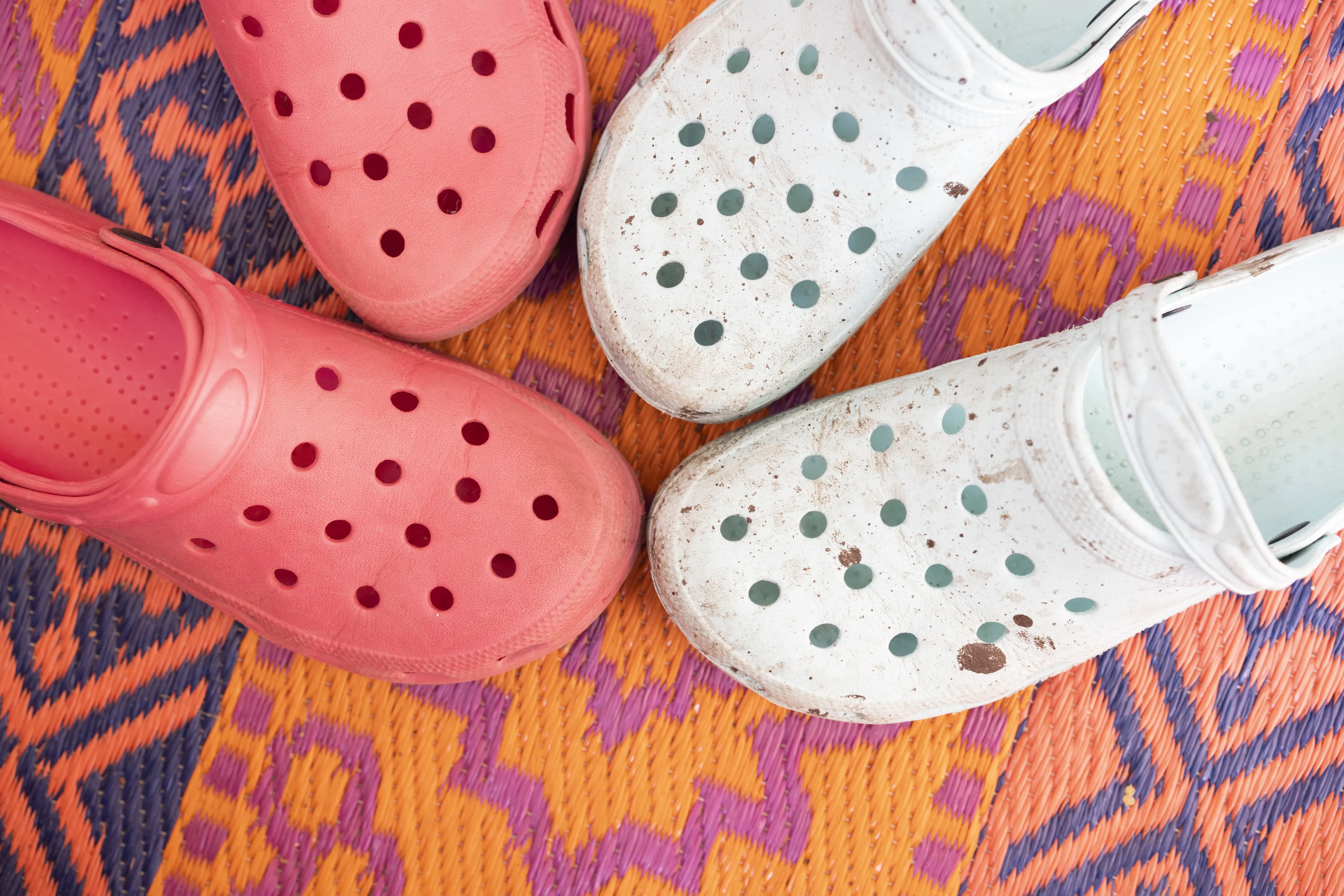 Waarom Crocs slecht zijn voor je voeten: dit moet je weten