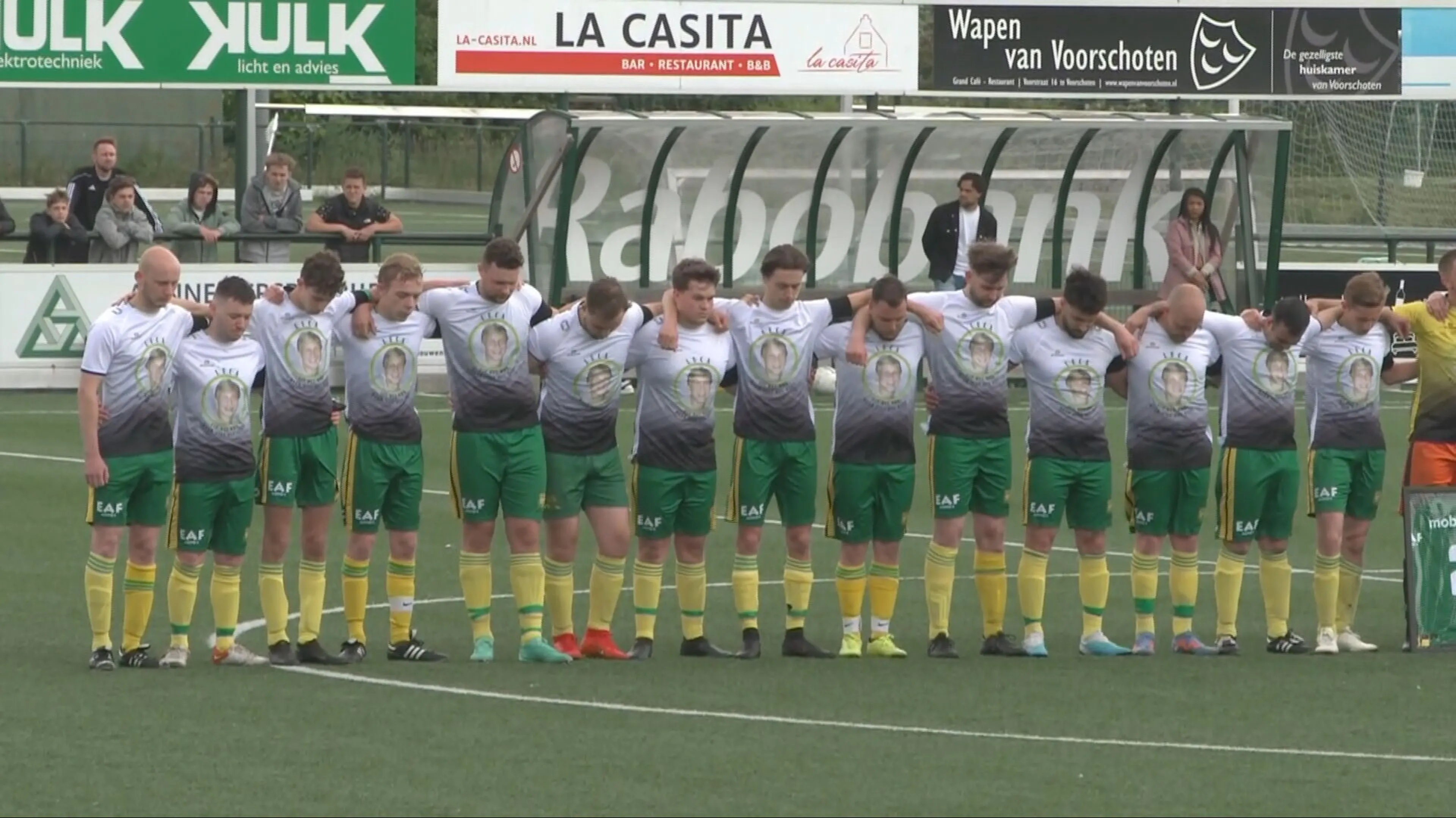 Voetbalteam van doodgestoken Luca (22) speelt afscheidswedstrijd voor hem: 'Er is niemand zoals hij' 