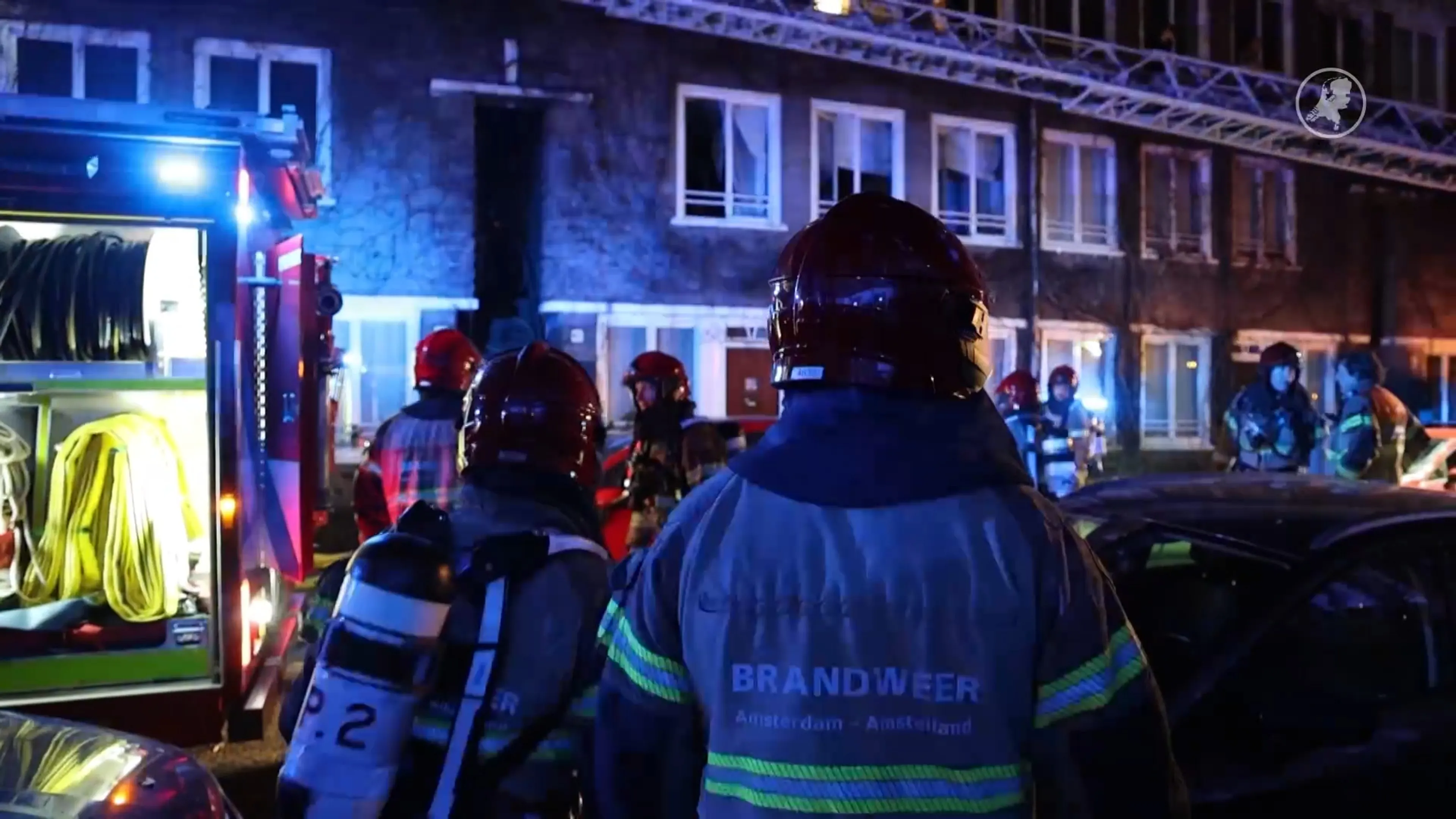 Felle woningbrand in Amsterdam: vijf mensen naar ziekenhuis