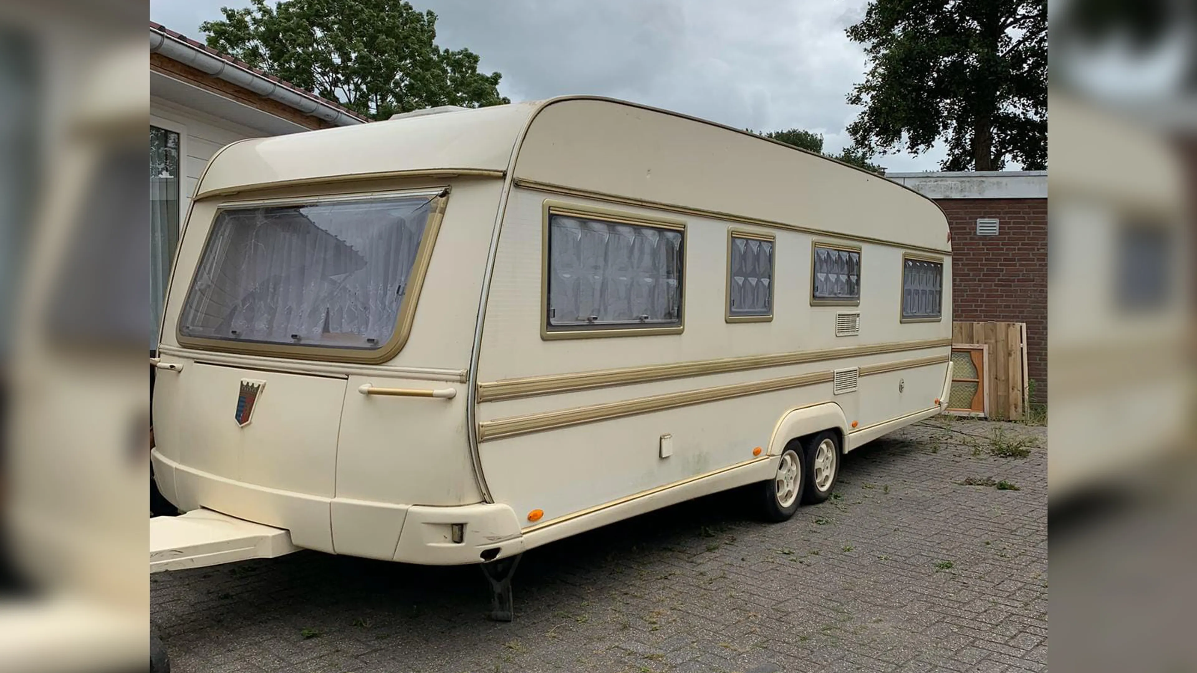 Romana is dakloos na gestolen caravan: 'De urn van mijn oma is nu ook weg'