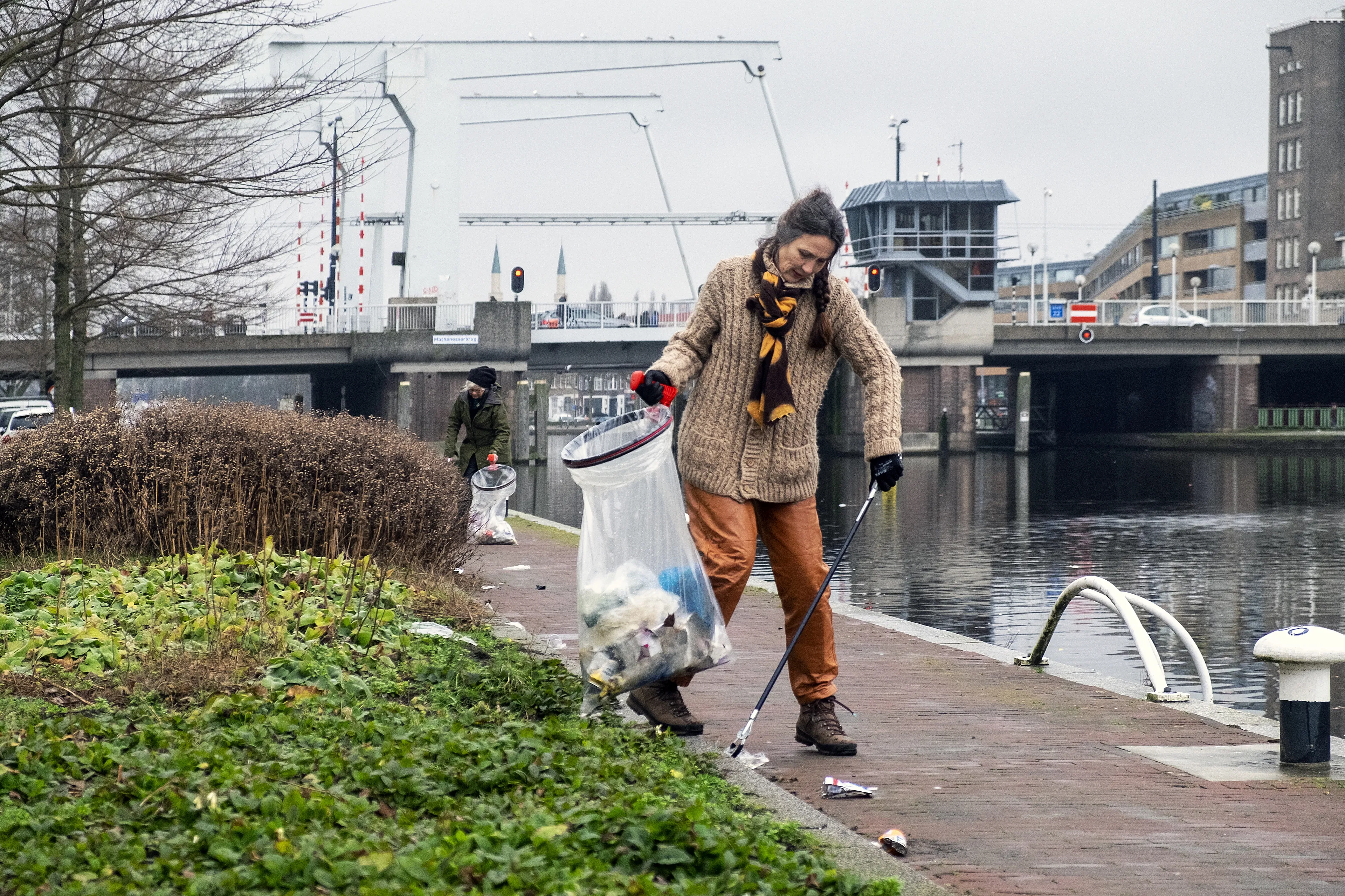 Tienduizenden mensen steken handen uit de mouwen om jouw afval op te ruimen