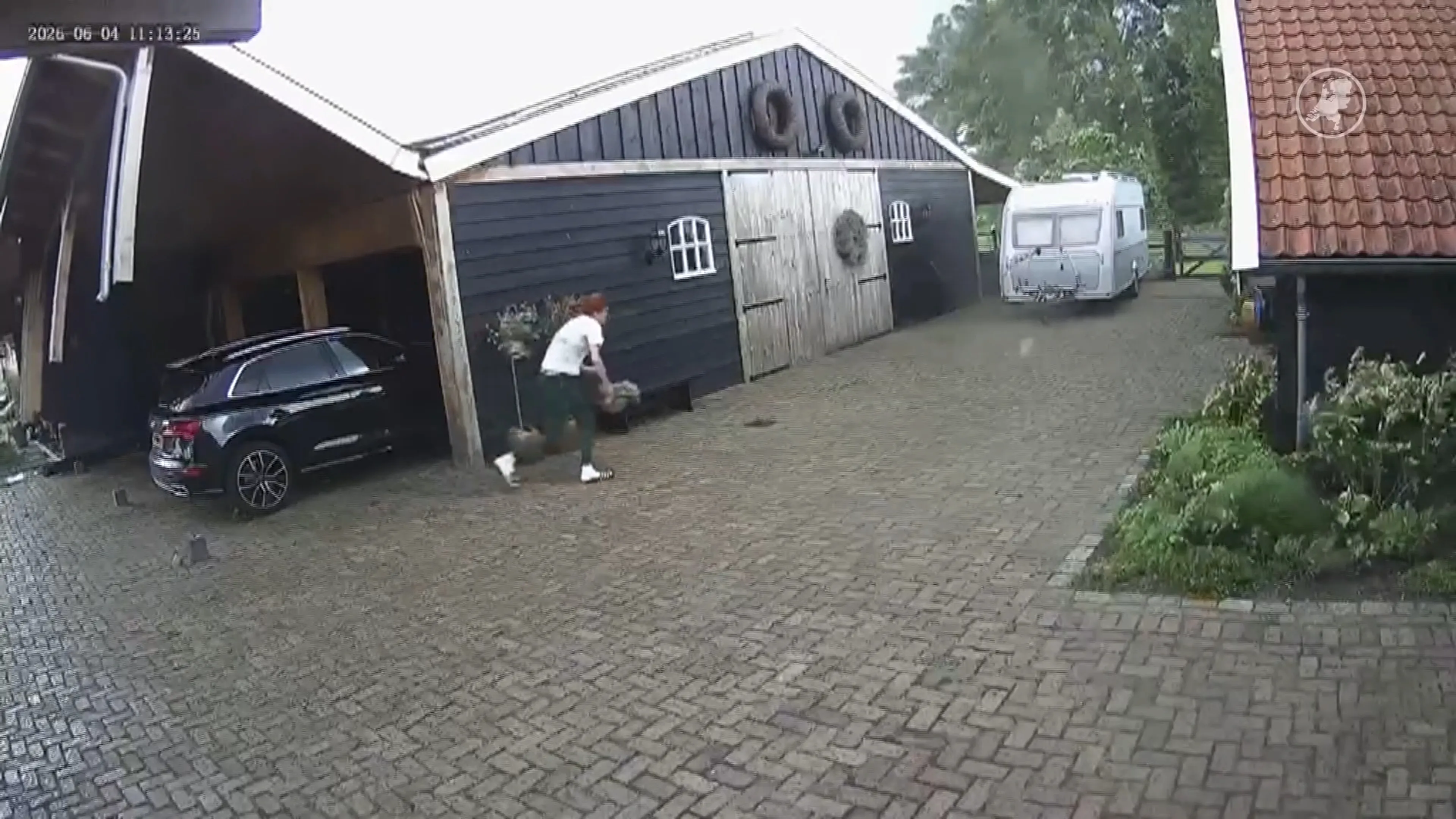 Windhoos rukt carport uit de grond: 'We hebben geluk gehad'