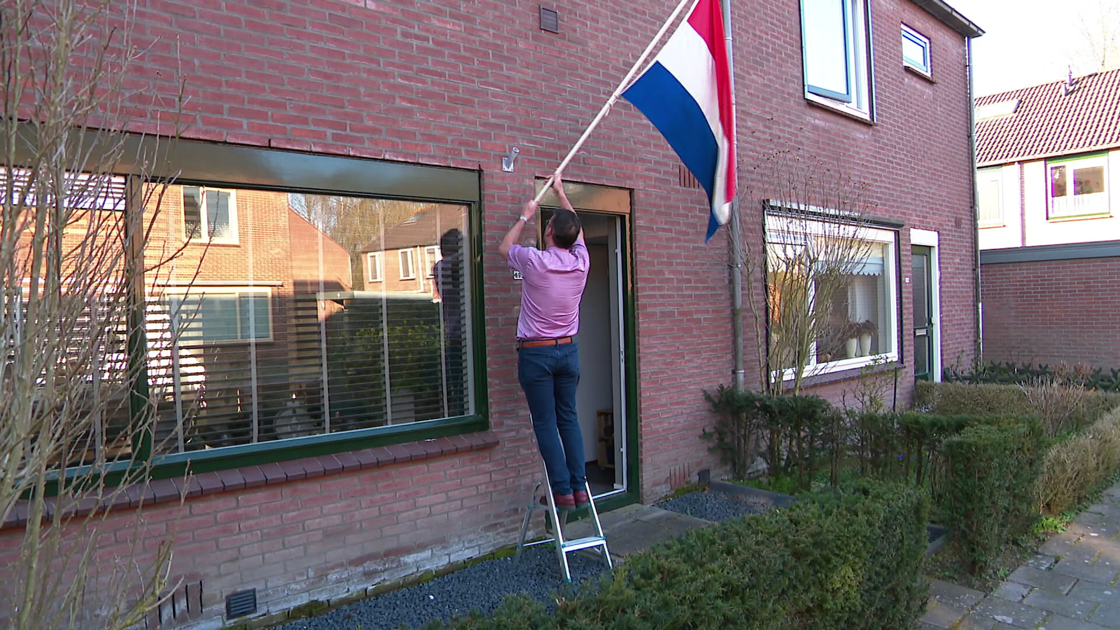 Nederlandse vlag uithangen uit steun voor Omtzigt: 'Ik waardeer hem zo ontzettend'