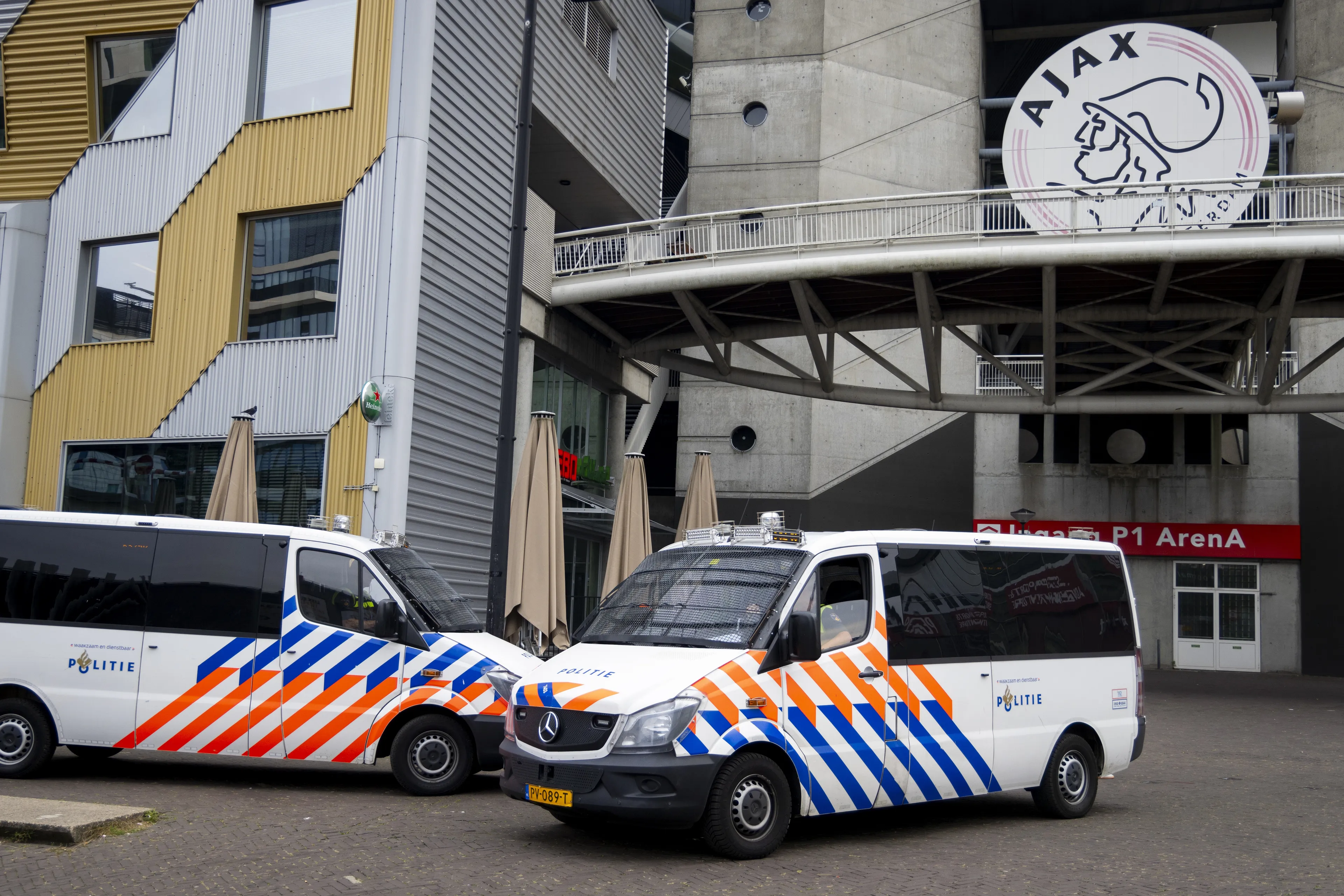 Veiligheidsrisicogebied rondom Johan Cruijff ArenA tijdens Ajax-AZ