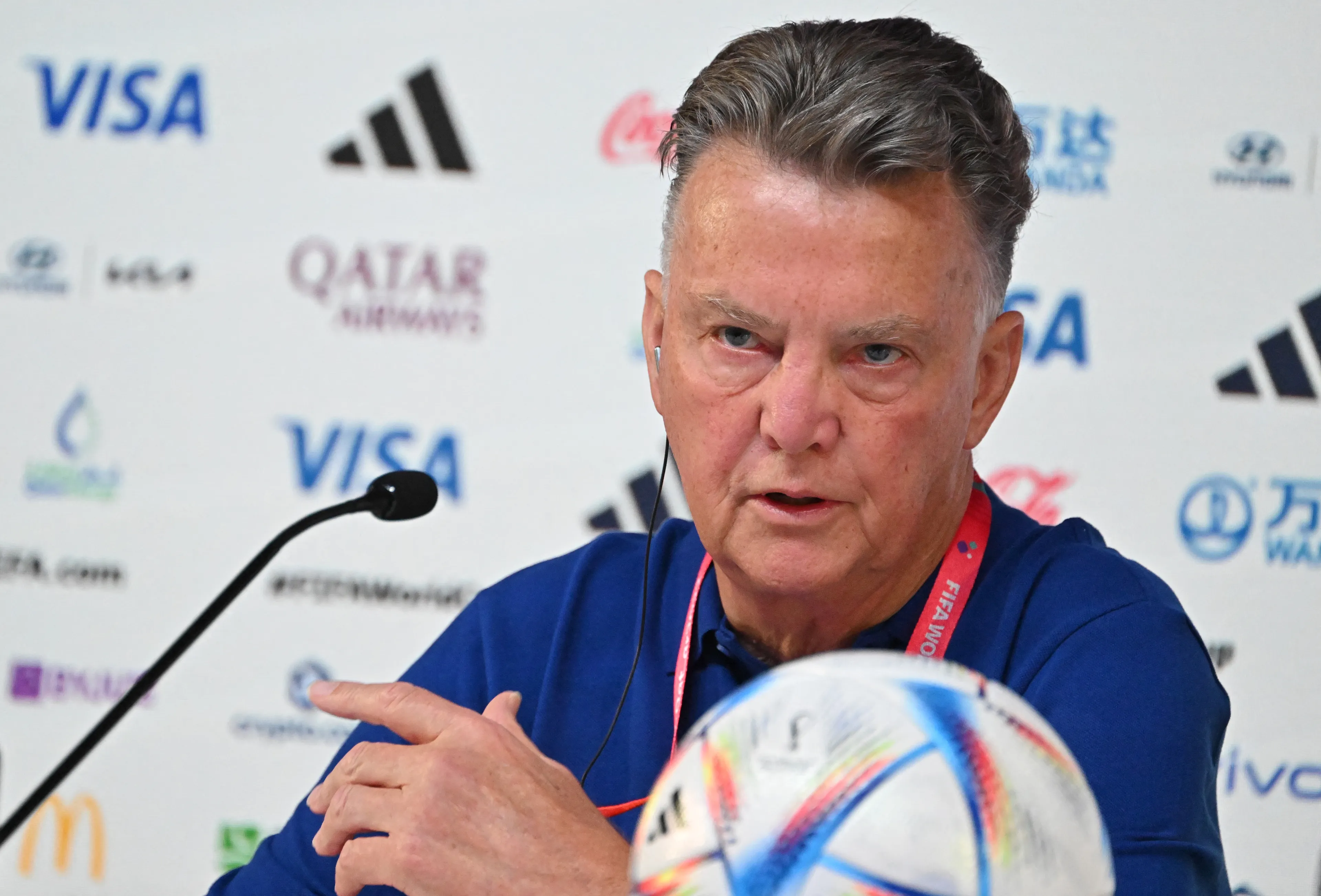 Airco velt Oranjeleeuwen dag voor de wedstrijd, Van Gaal maakt zich zorgen