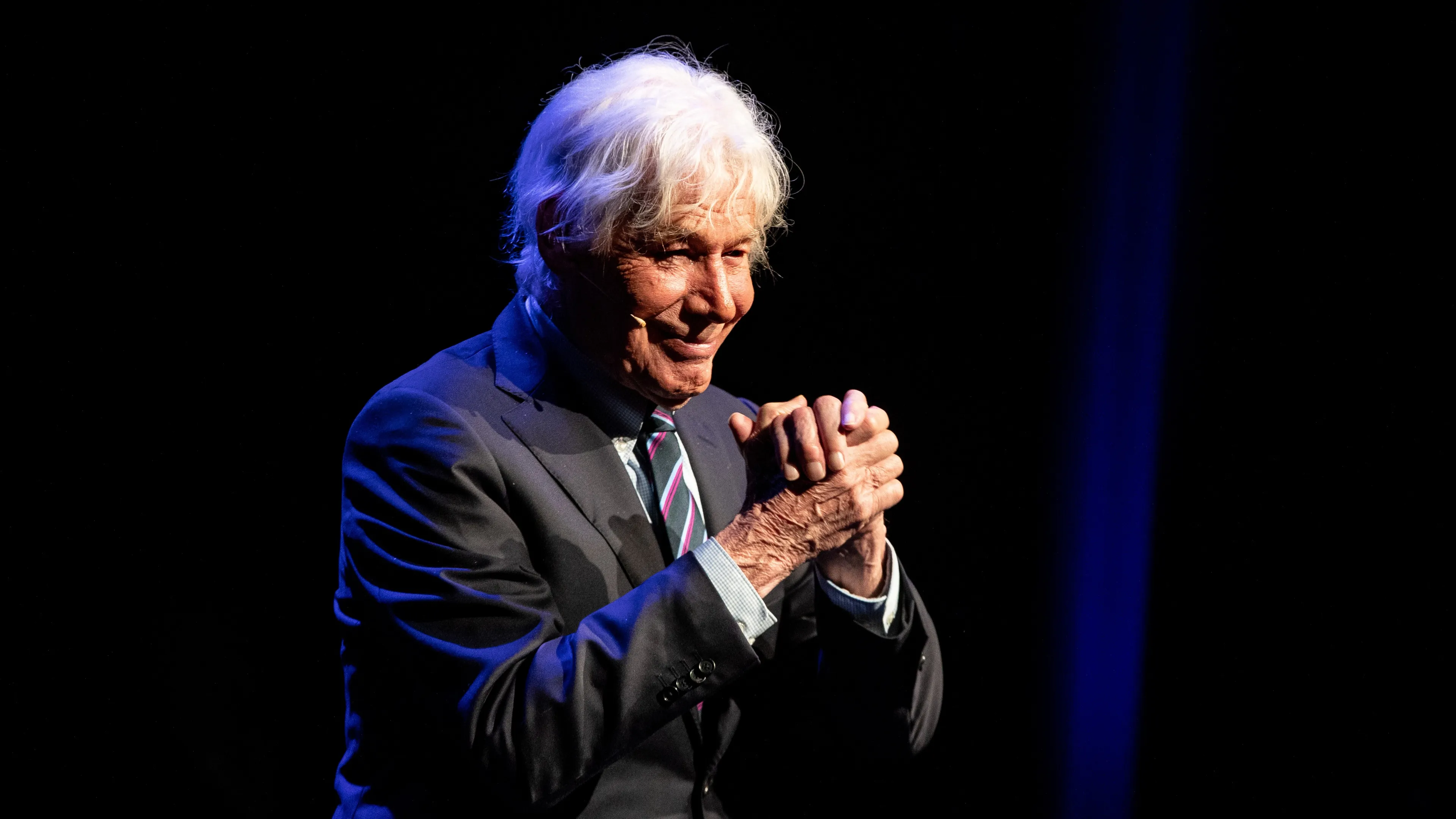 Cabaretier Paul van Vliet (87) overleden