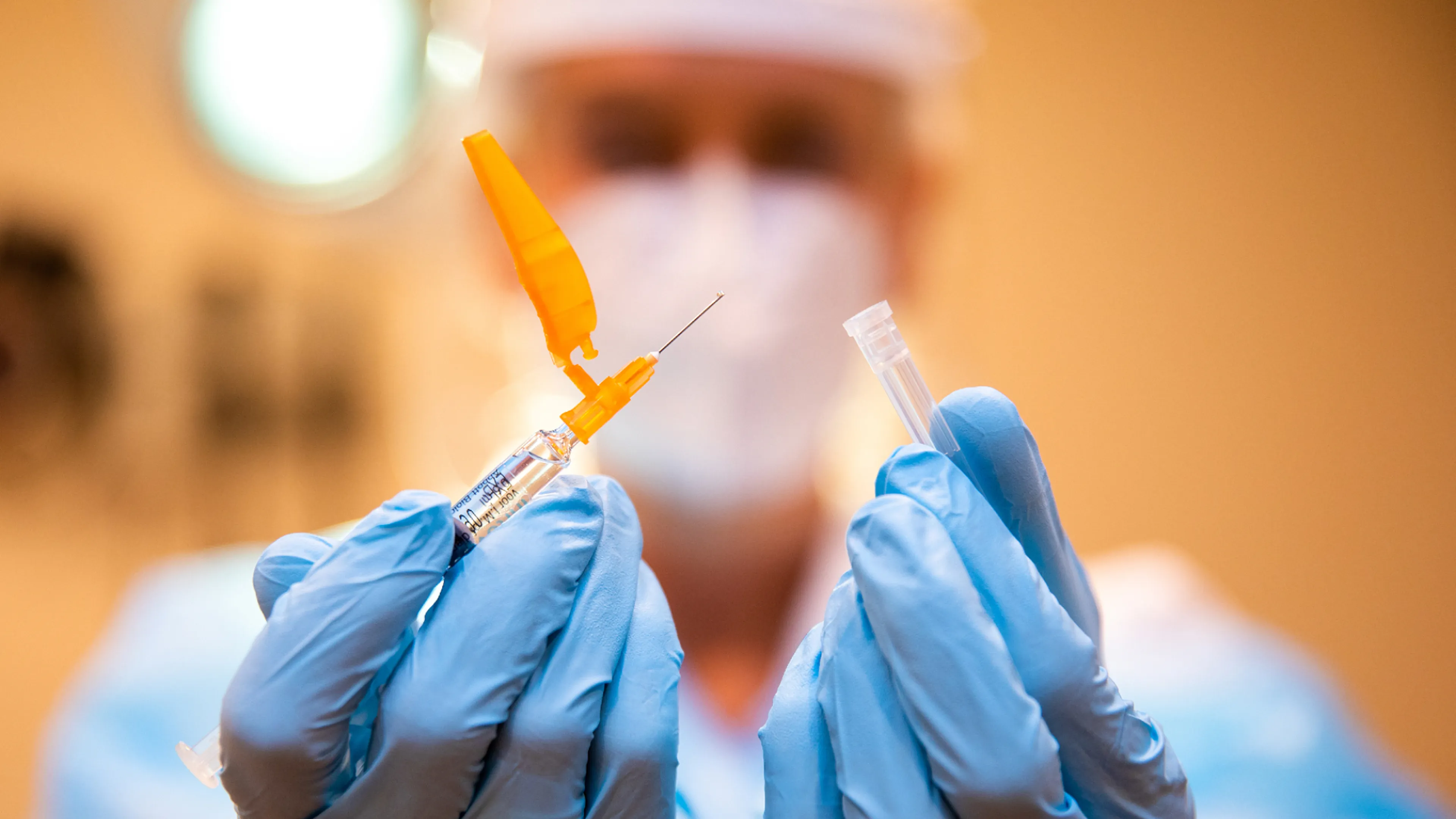 Vooral ouderen zijn voor vaccinatiepaspoort, jongeren vrezen discriminatie