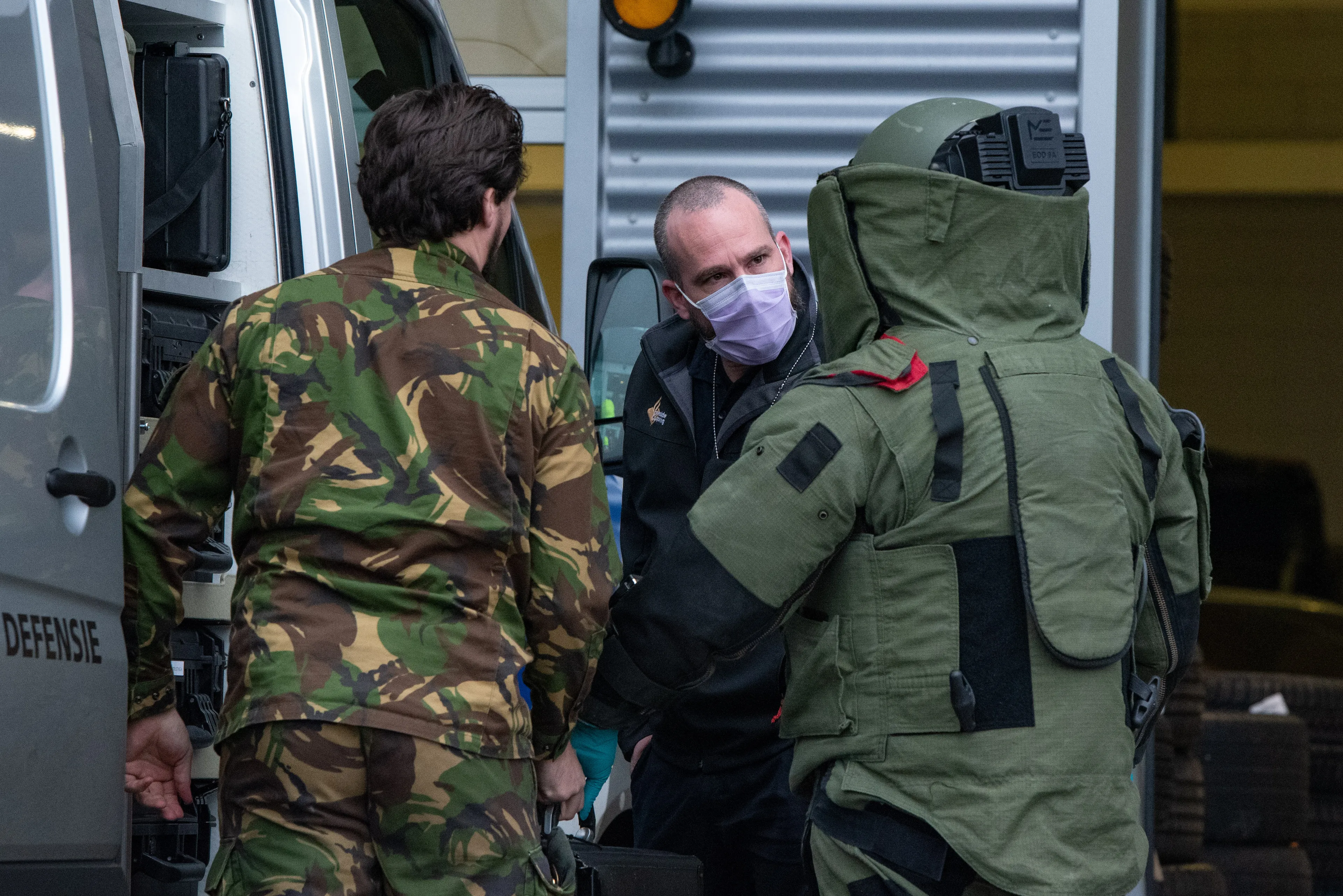 Wie zit achter de bombrieven? Zo wordt er naar de afzender gezocht