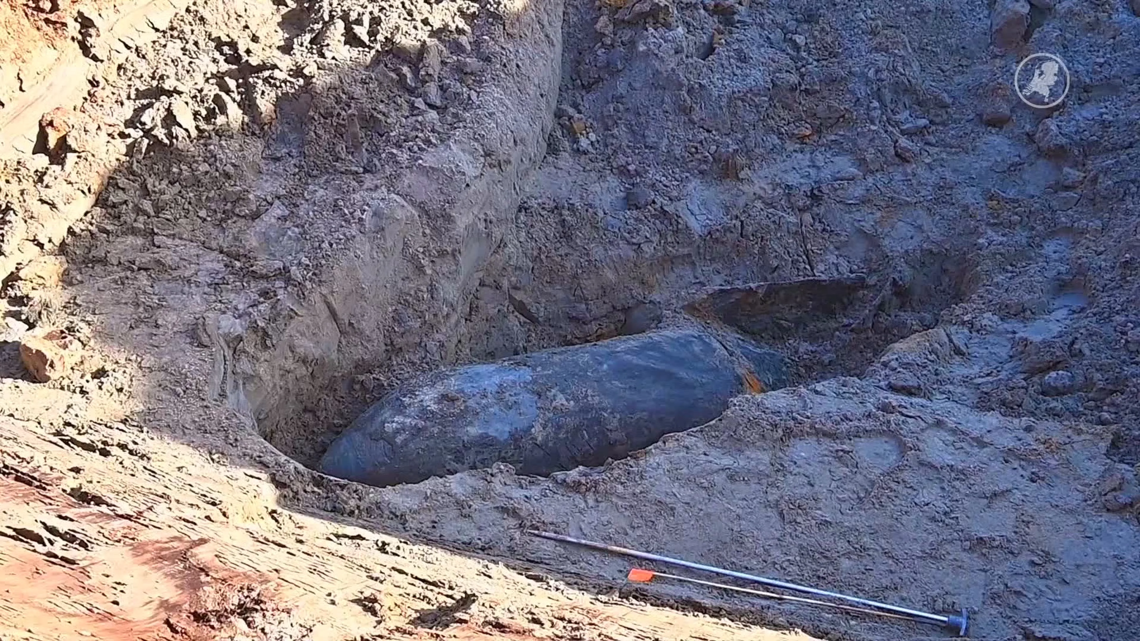 Bommen gevonden in weiland Knegsel, EOD doet onderzoek