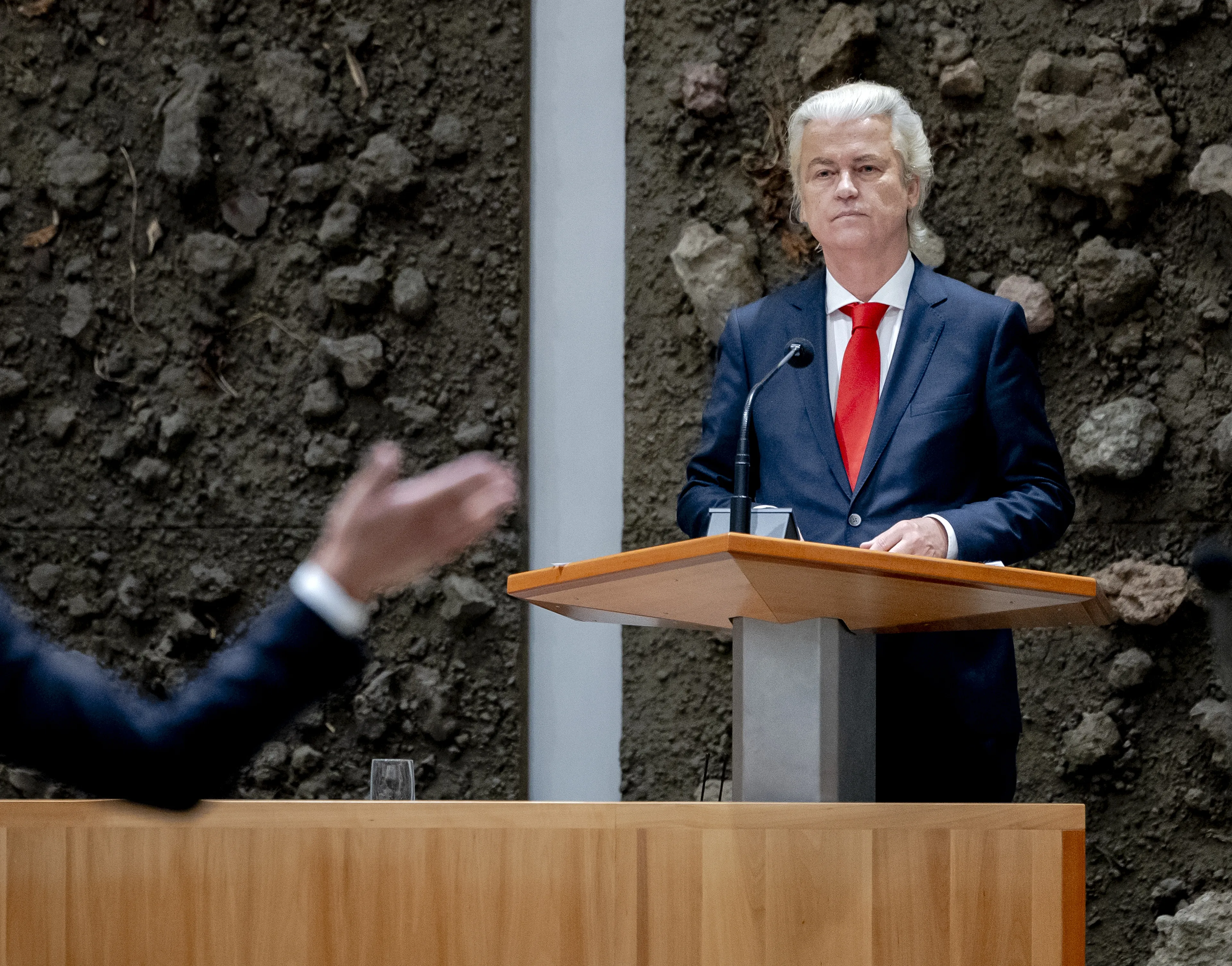 Ruzie en verwijten vliegen over tafel: Kamer wil snel nieuwe verkiezingen