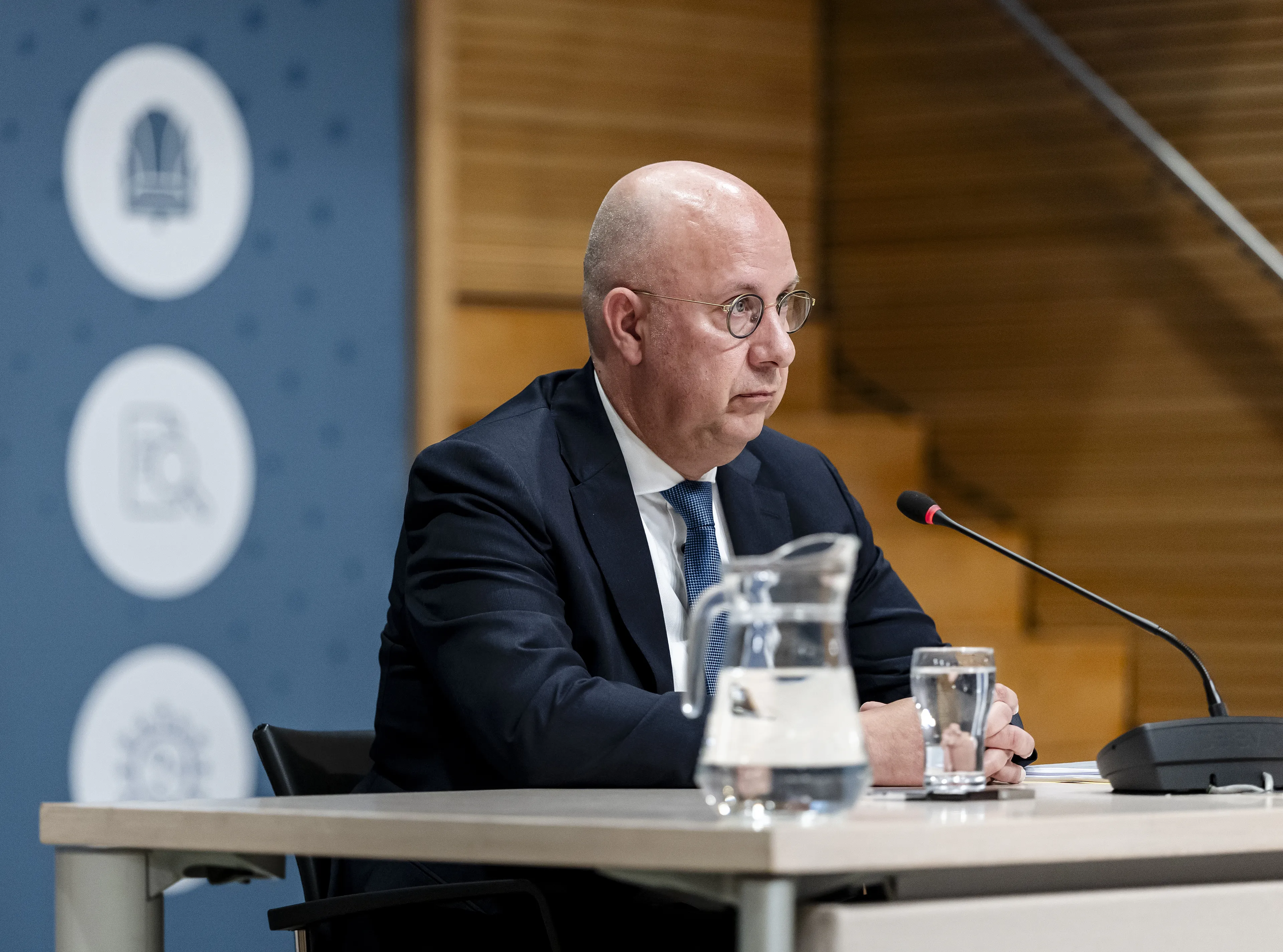 Burgemeester Mikkers over begin corona: 'Achteraf andere keuzes gemaakt'