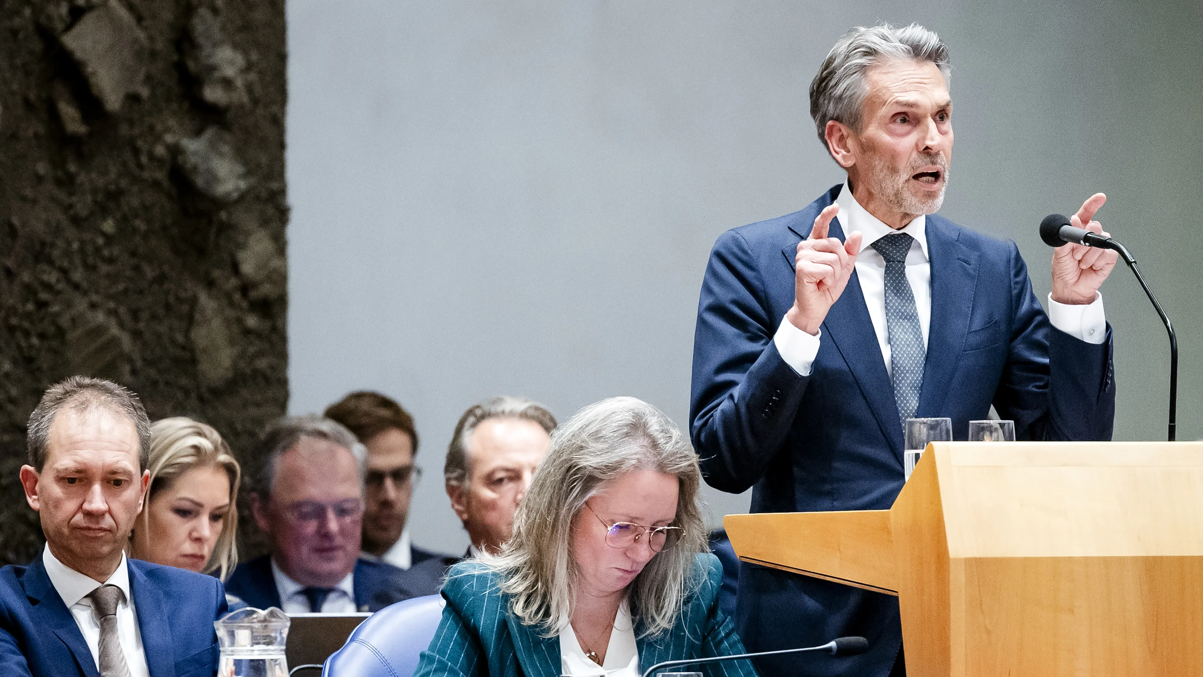 Kabinetscrisis voorbij: Schoof I gaat door, staatssecretaris Achahbar stapt op