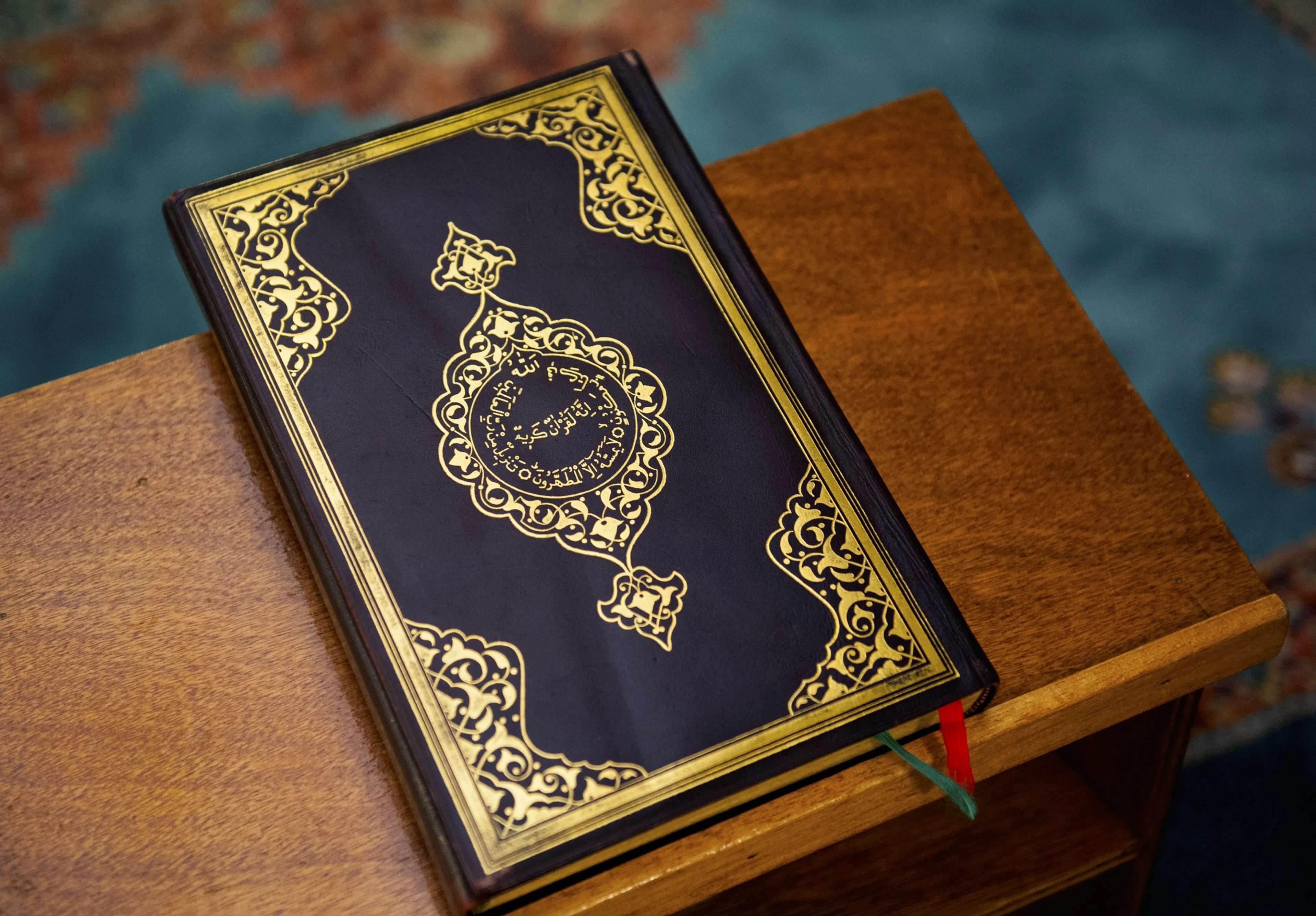 Moslims gaan korans uitdelen in Arnhem na uit de hand gelopen actie Pegida