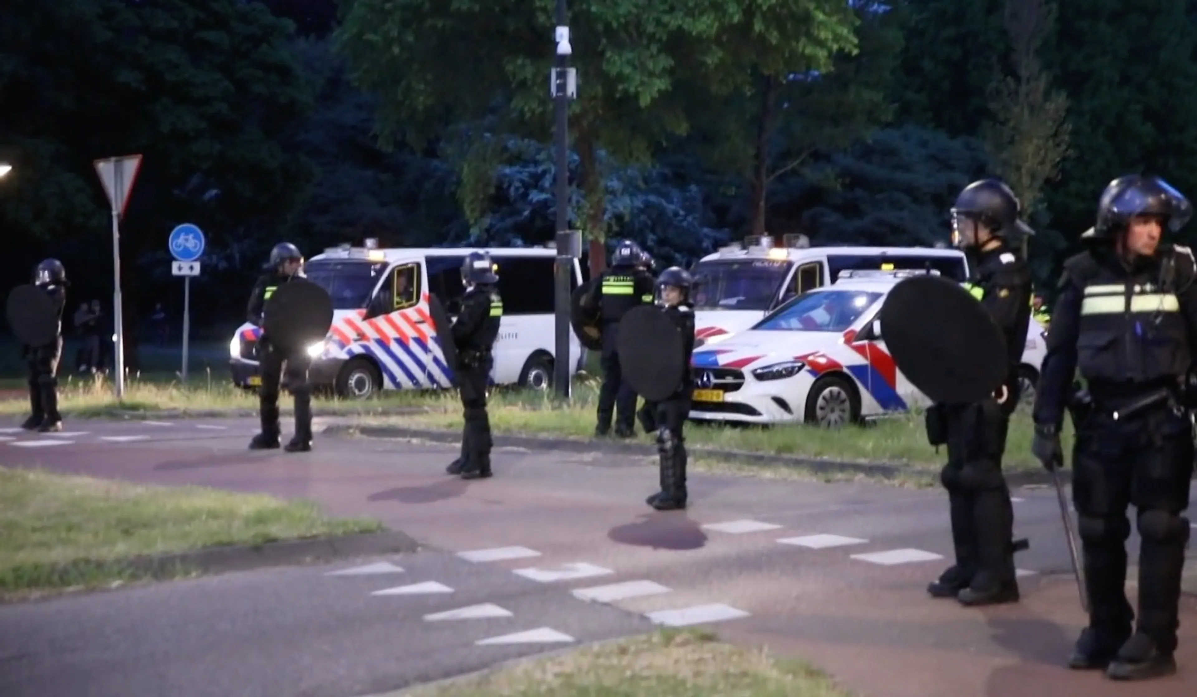 Opnieuw gaat het mis in Apeldoorn: demonstratie tegen azc beëindigd na noodbevel