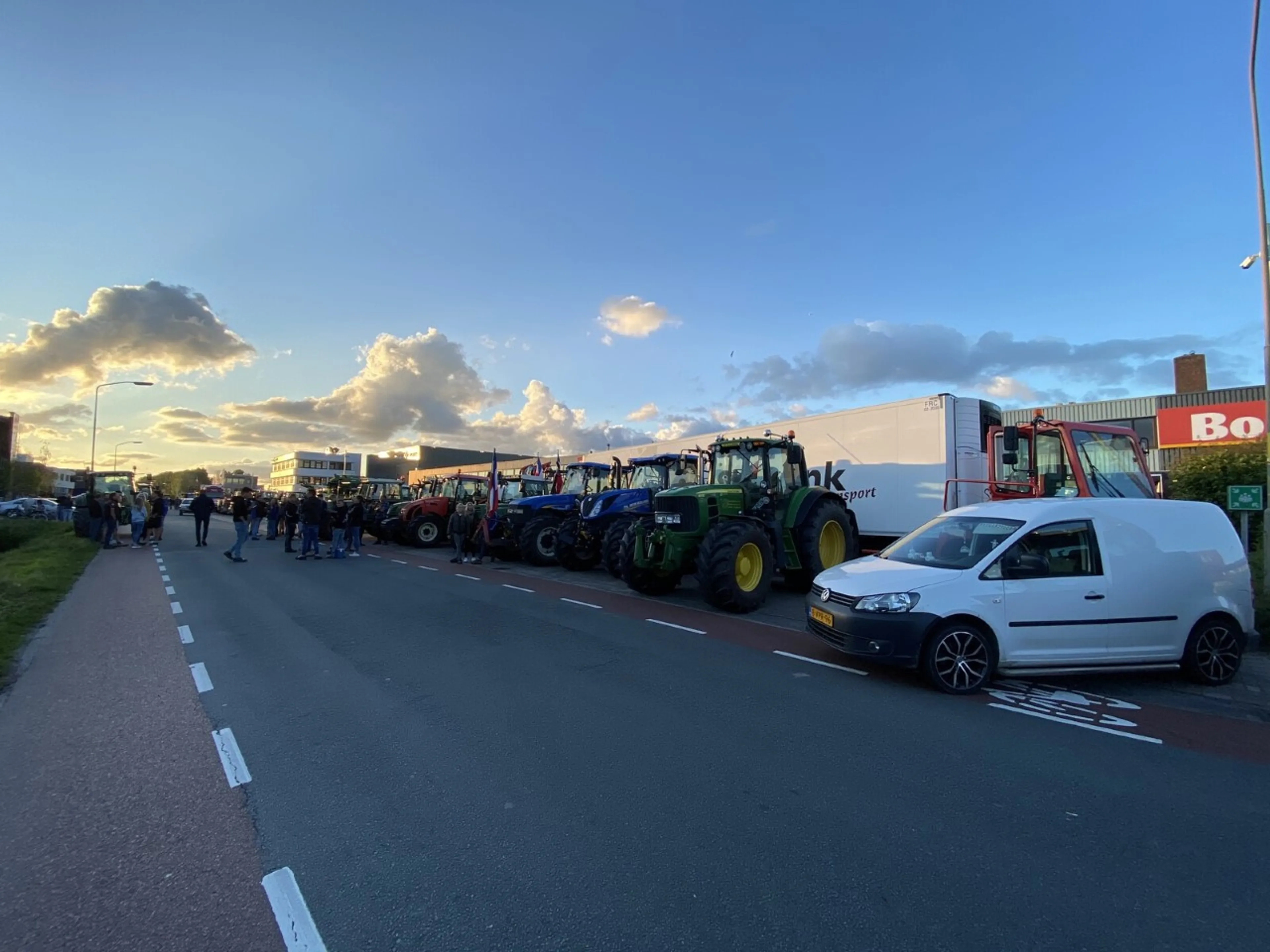 Boeren voeren opnieuw actie door heel Nederland, ook Duitse boeren onderweg