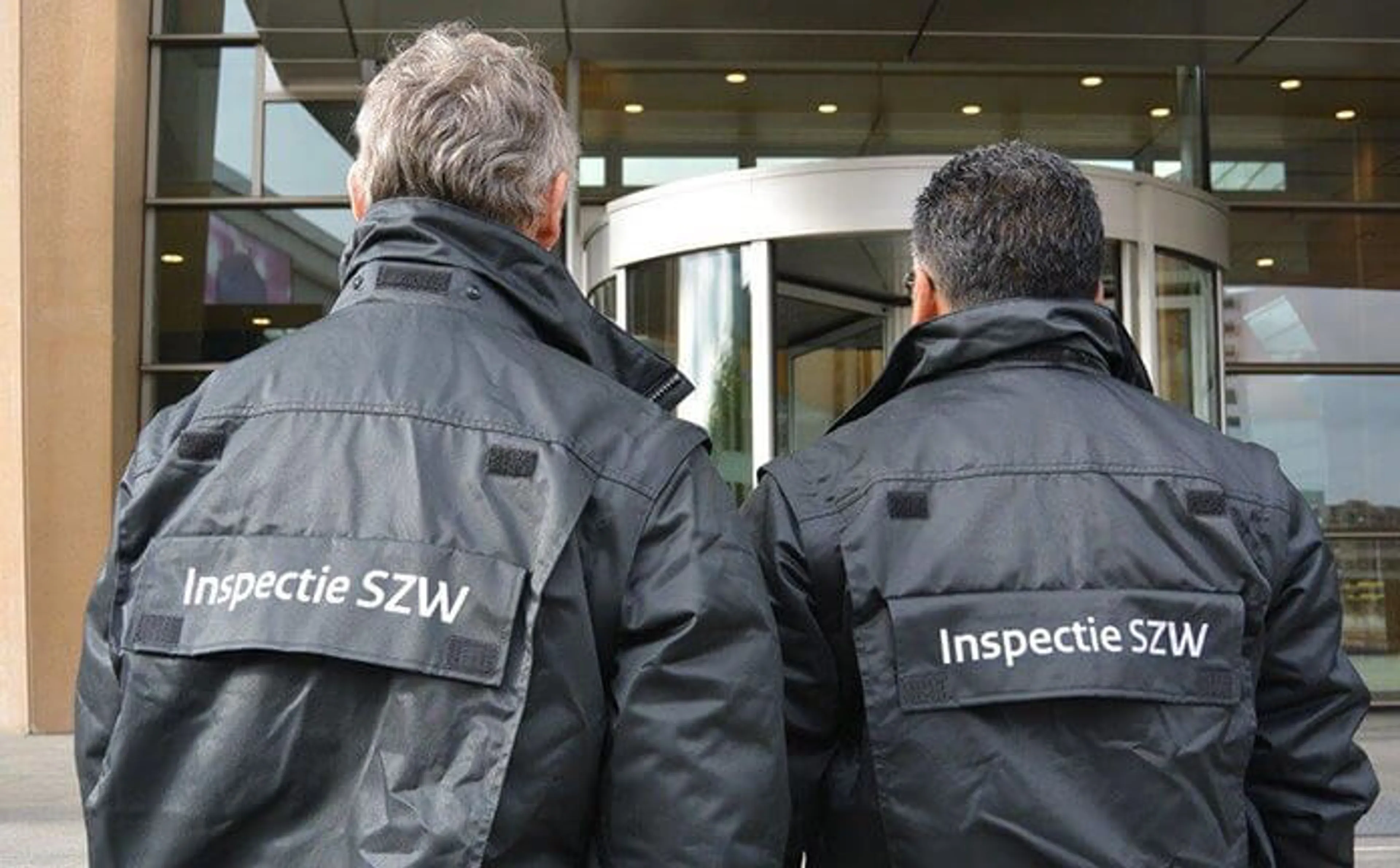 Kamer eist harde aanpak bedrijf dat werknemer naar kantoor dwingt