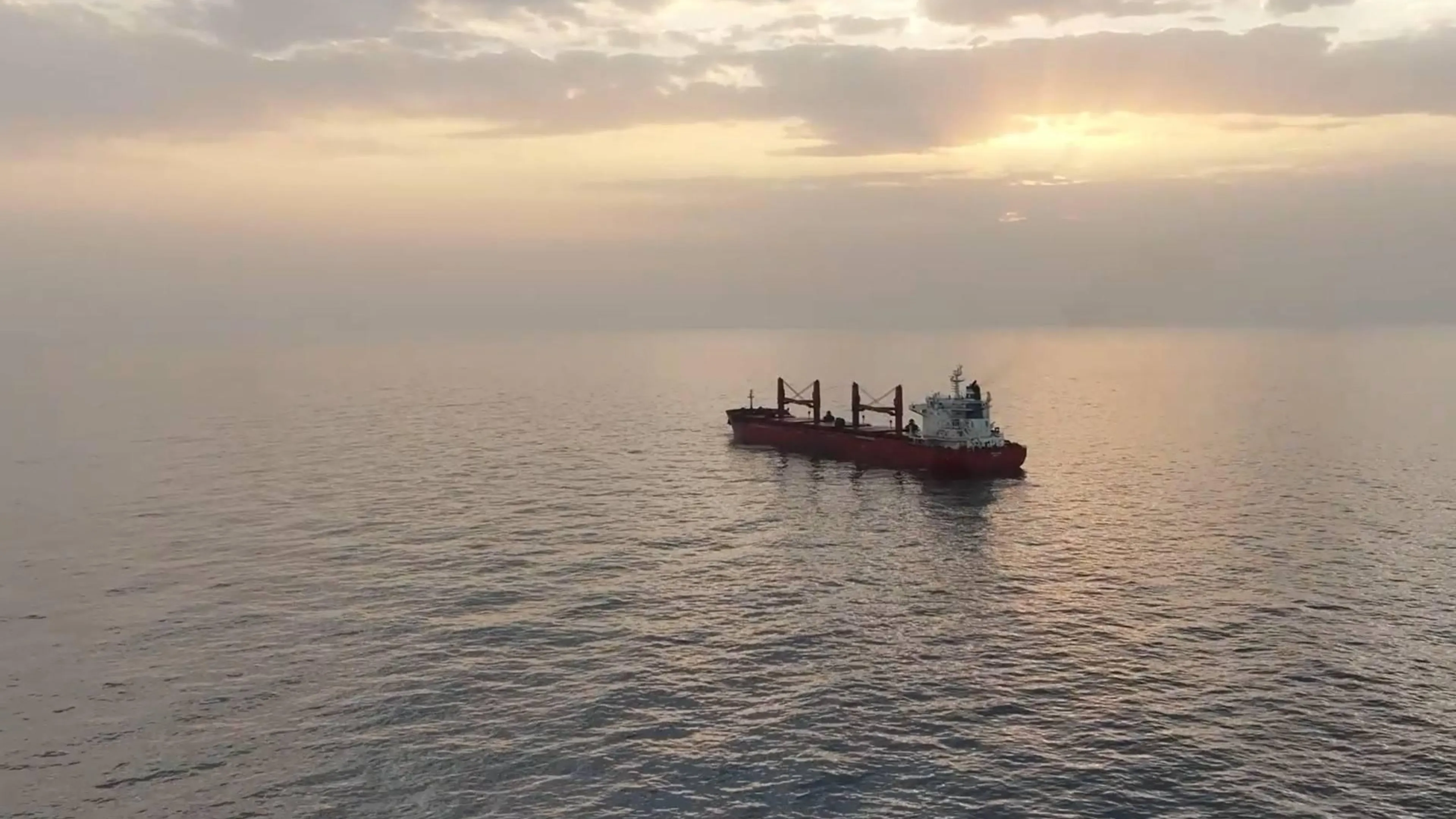 Bemanningslid overleden na aanval op Nederlands schip bij Jemen