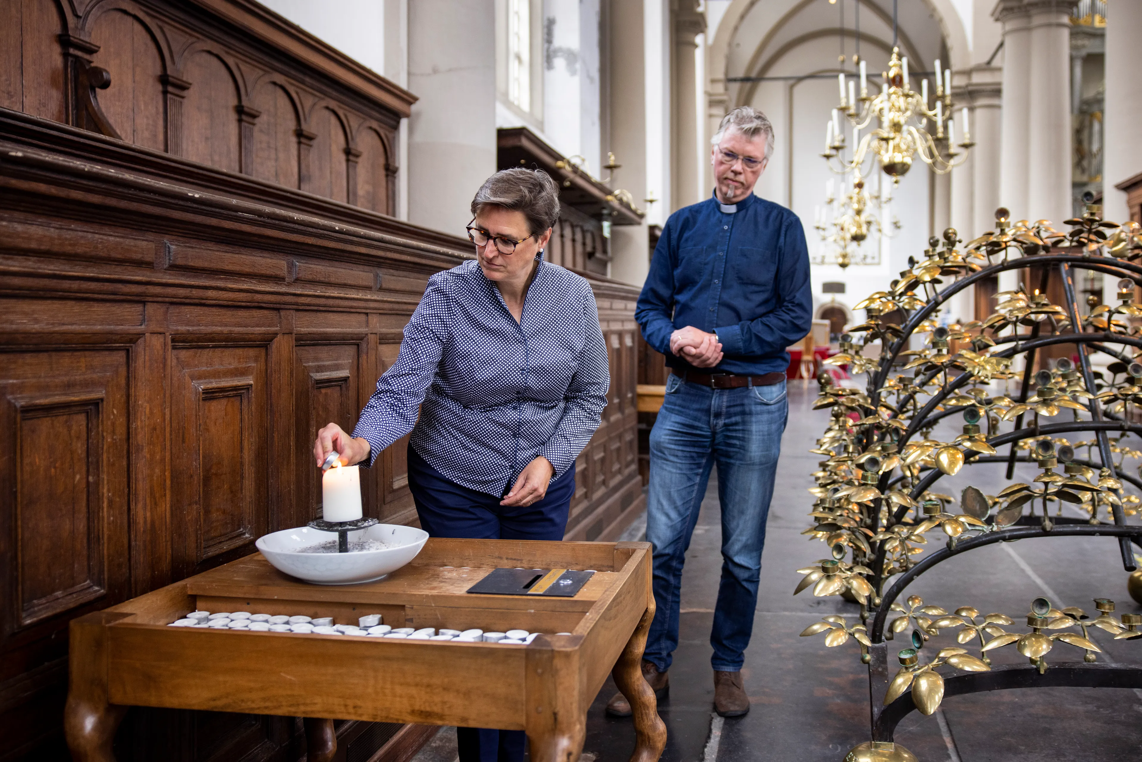 Veel mensen naar Amsterdamse Westerkerk om Peter R. de Vries te herdenken