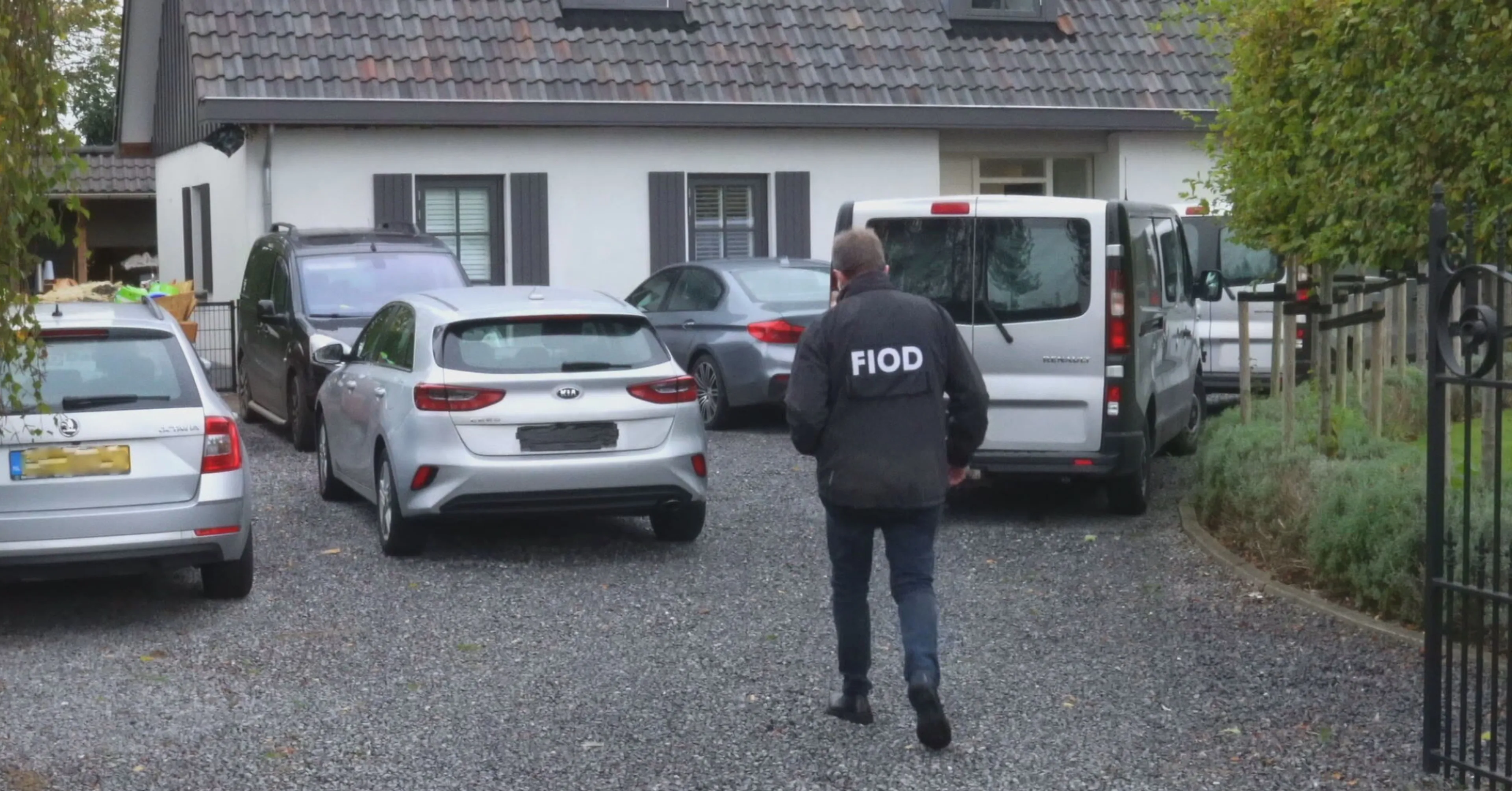 Vijf arrestaties bij grote actie tegen witwassen 'tientallen miljoenen aan drugsgelden'