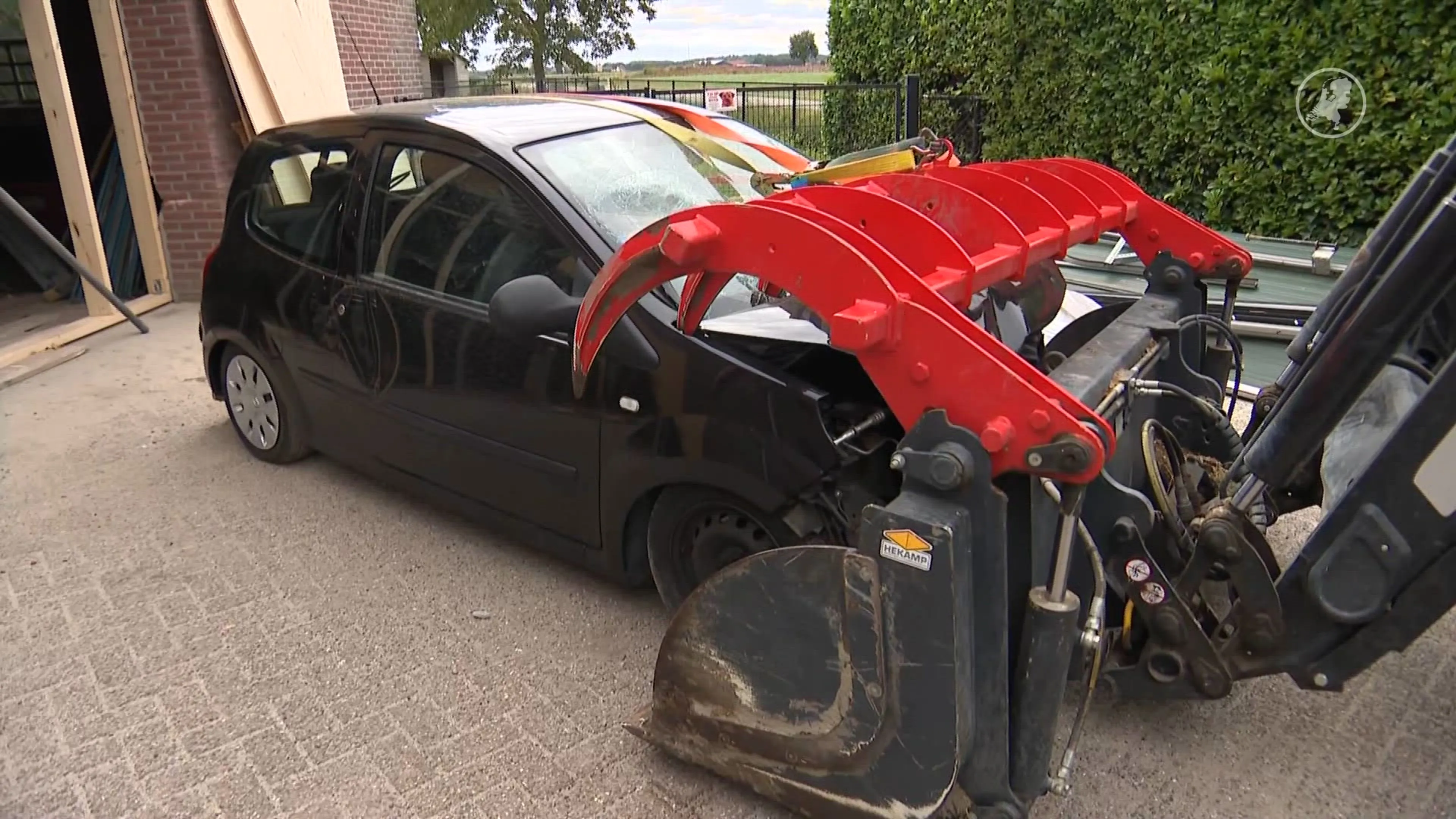 Jan is het zat: auto die zijn stal binnen reed na 5 dagen nóg niet opgehaald