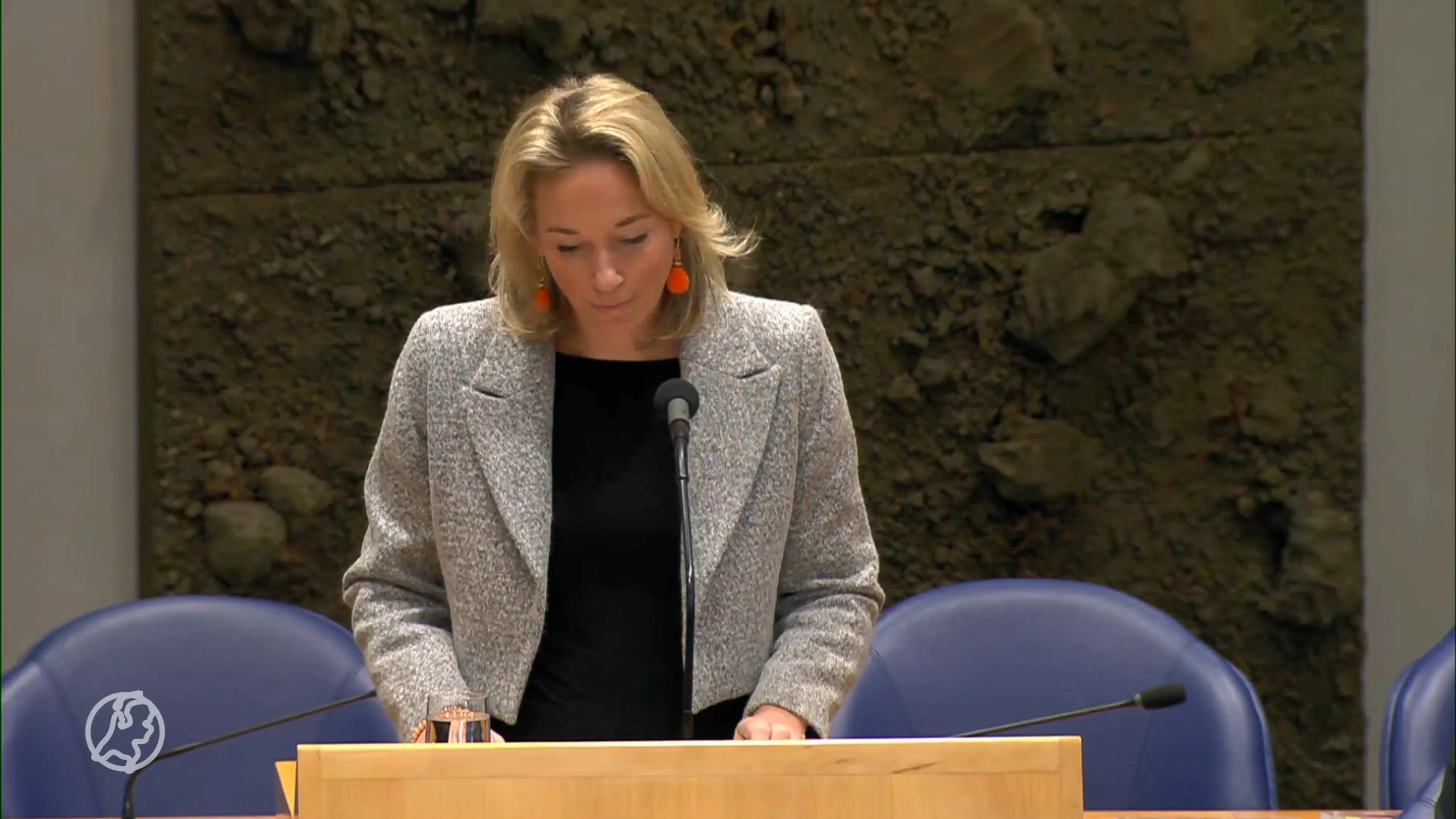 PVV-staatssecretaris Coenradie deelt misbruikverhaal in Kamer