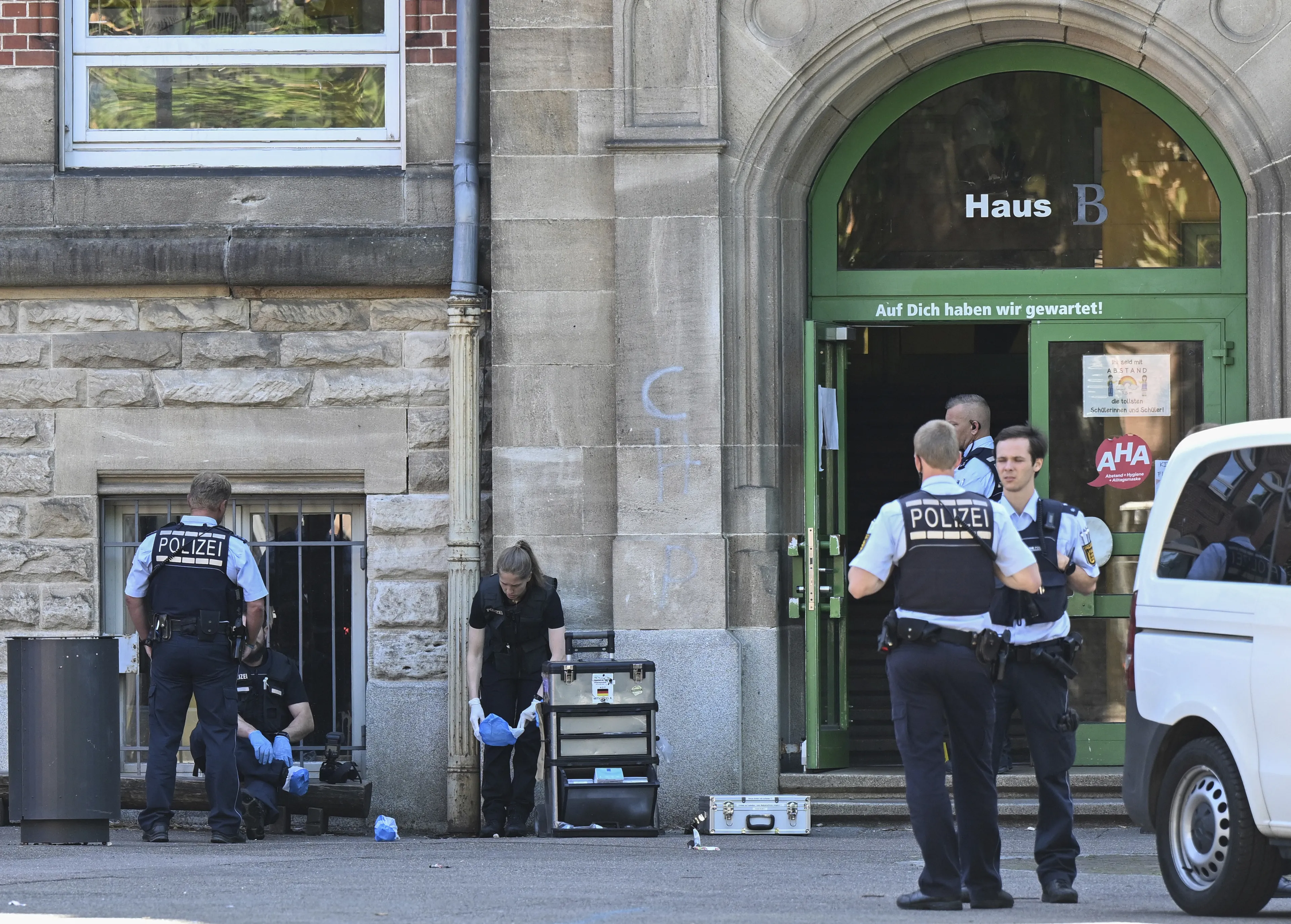 Opgepakte Nederlander (24) bekent steekpartij in Duitse basisschool