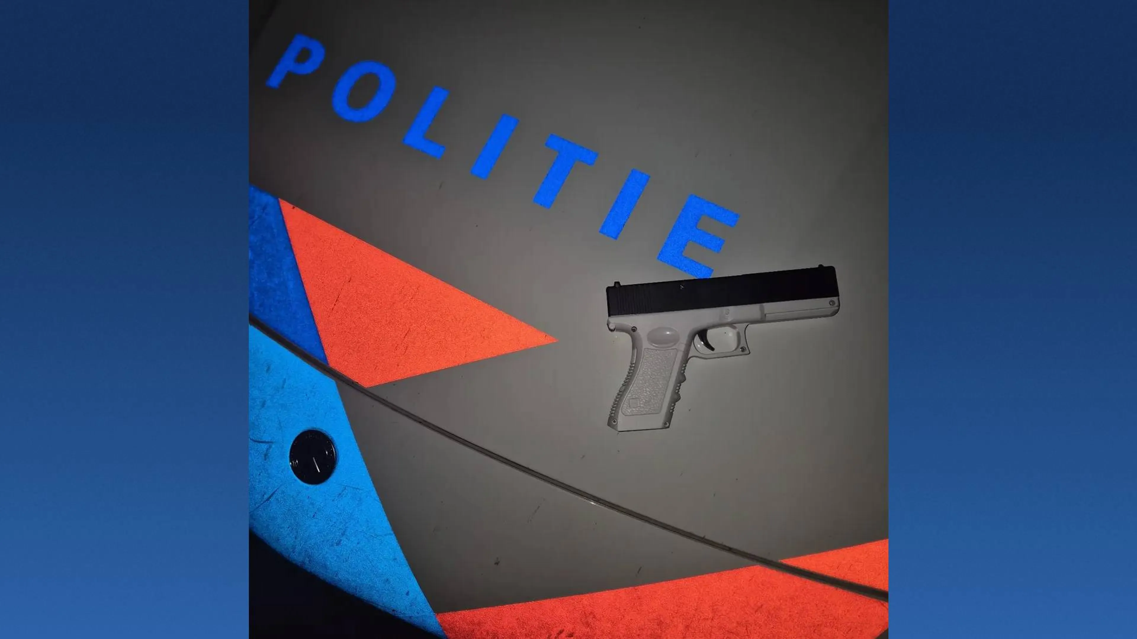Politie trekt in het donker wapen tegen waterpistool: 'Niet van echt te onderscheiden'