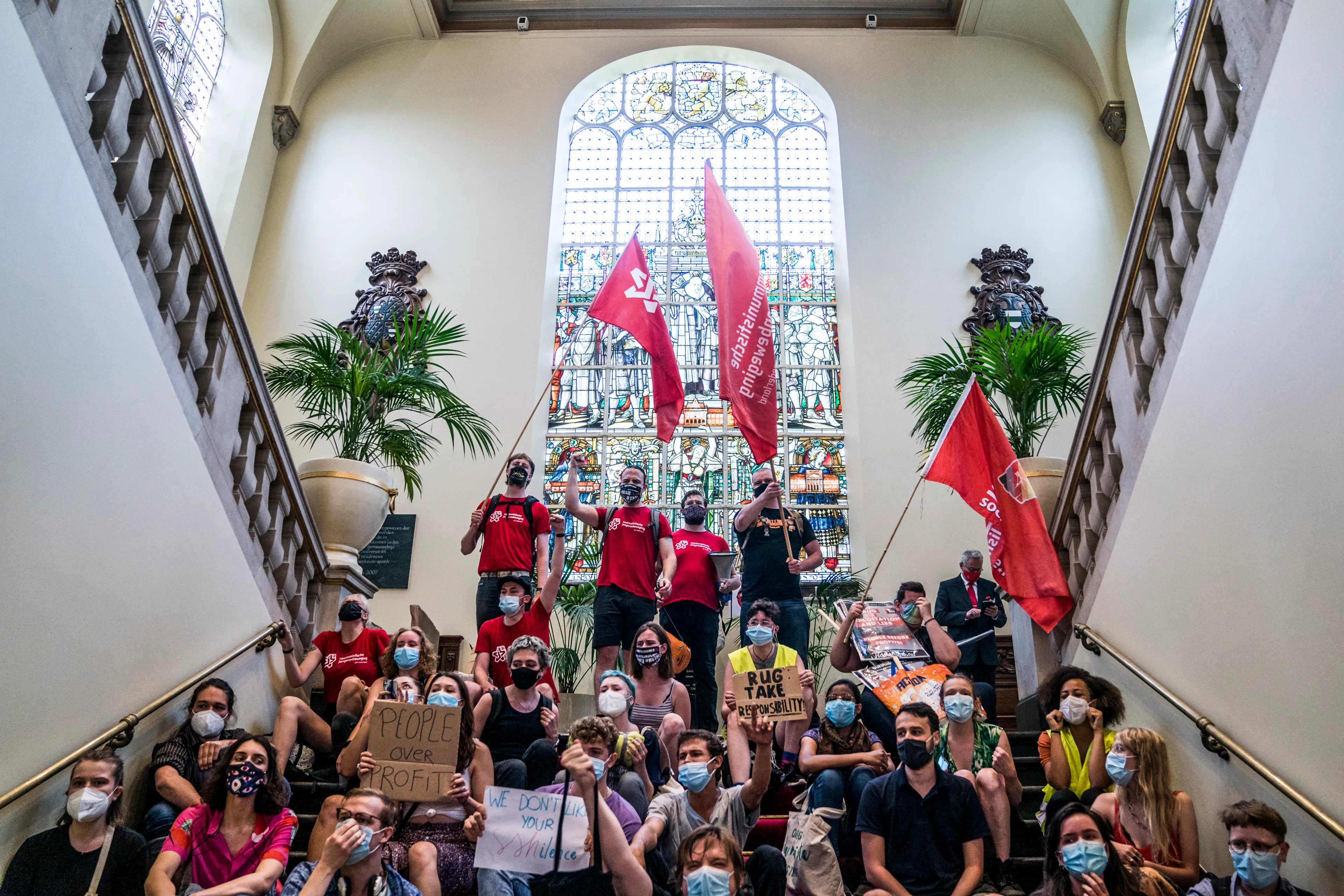 Studenten bezetten universiteitsgebouw tijdens protest tegen kamernood in Groningen