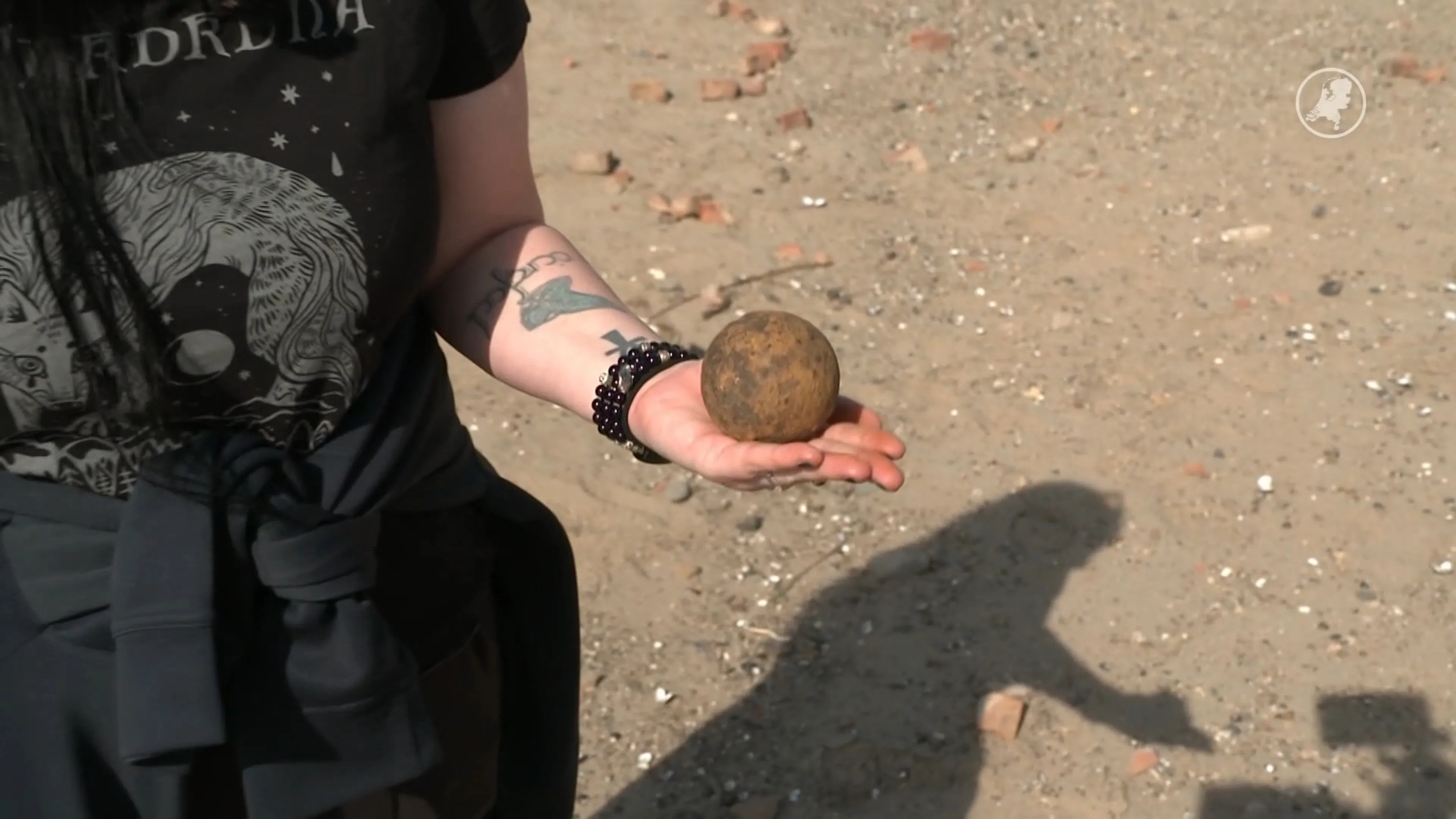 Droogte legt geheimen bloot: archeologen speuren langs de Waal
