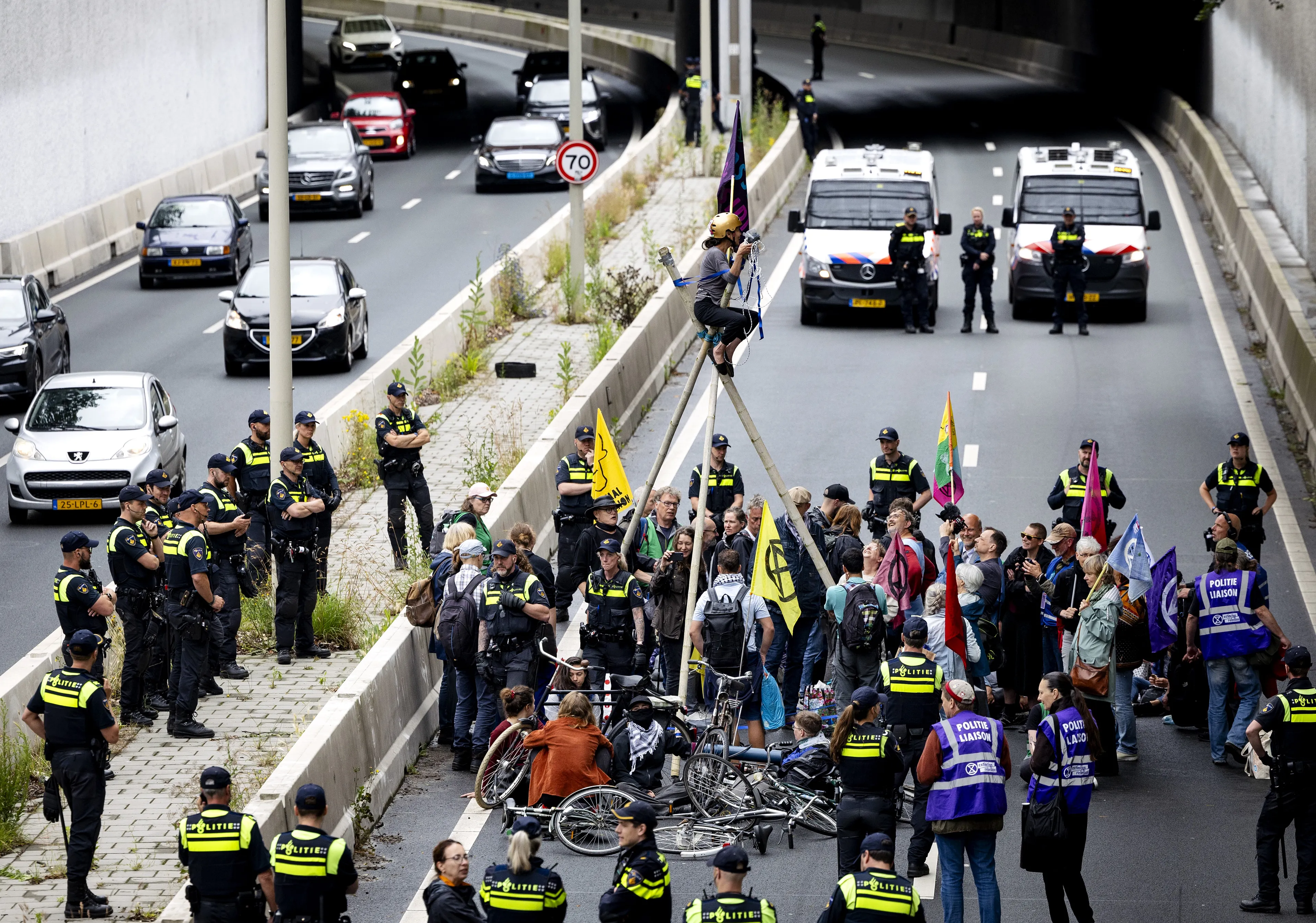 Extinction Rebellion wil tijdens A12-blokkade overnachten in tunnelbak 