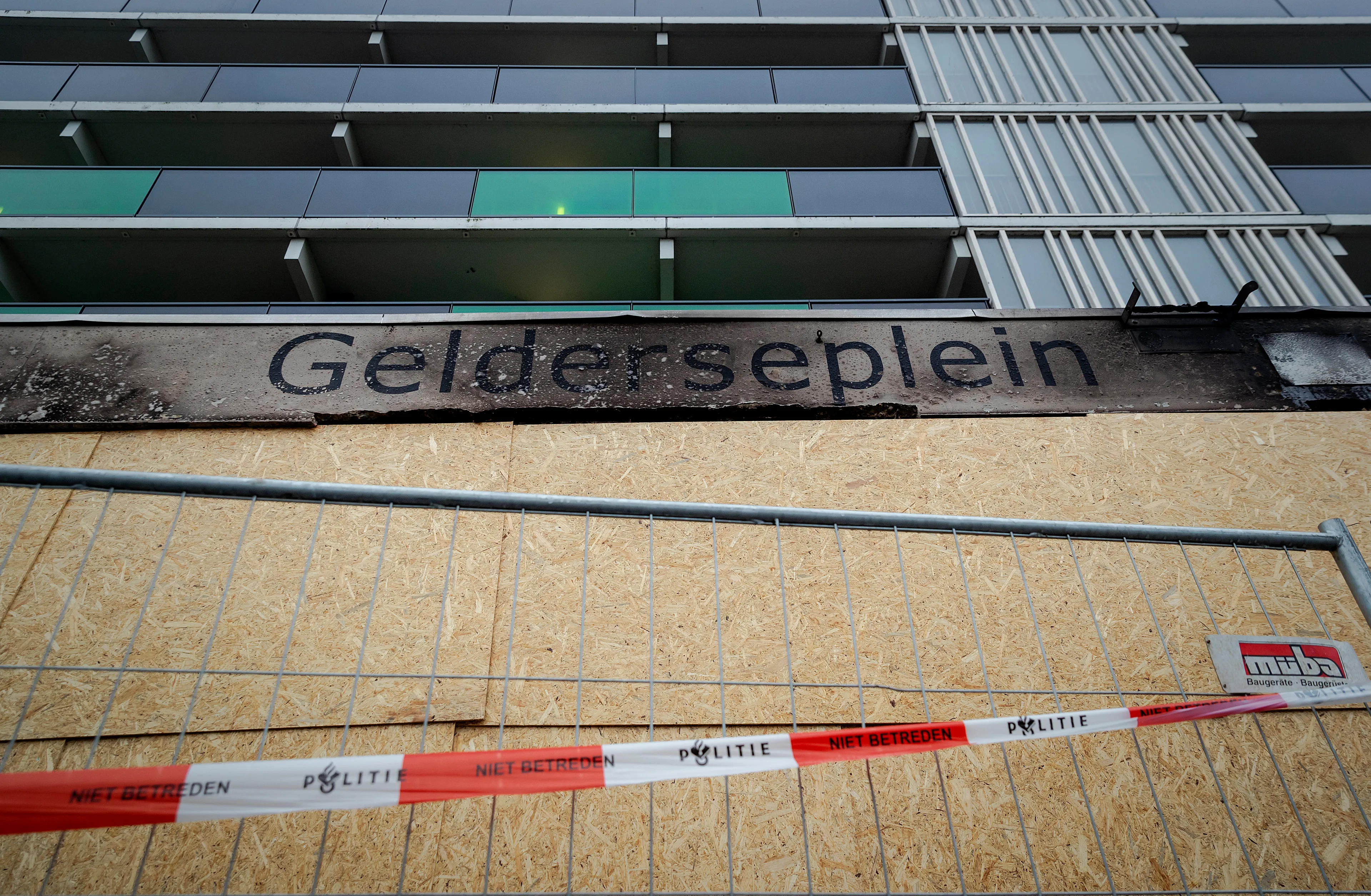 Jonge verdachten van fatale flatbrand in Arnhem staan voor de rechter