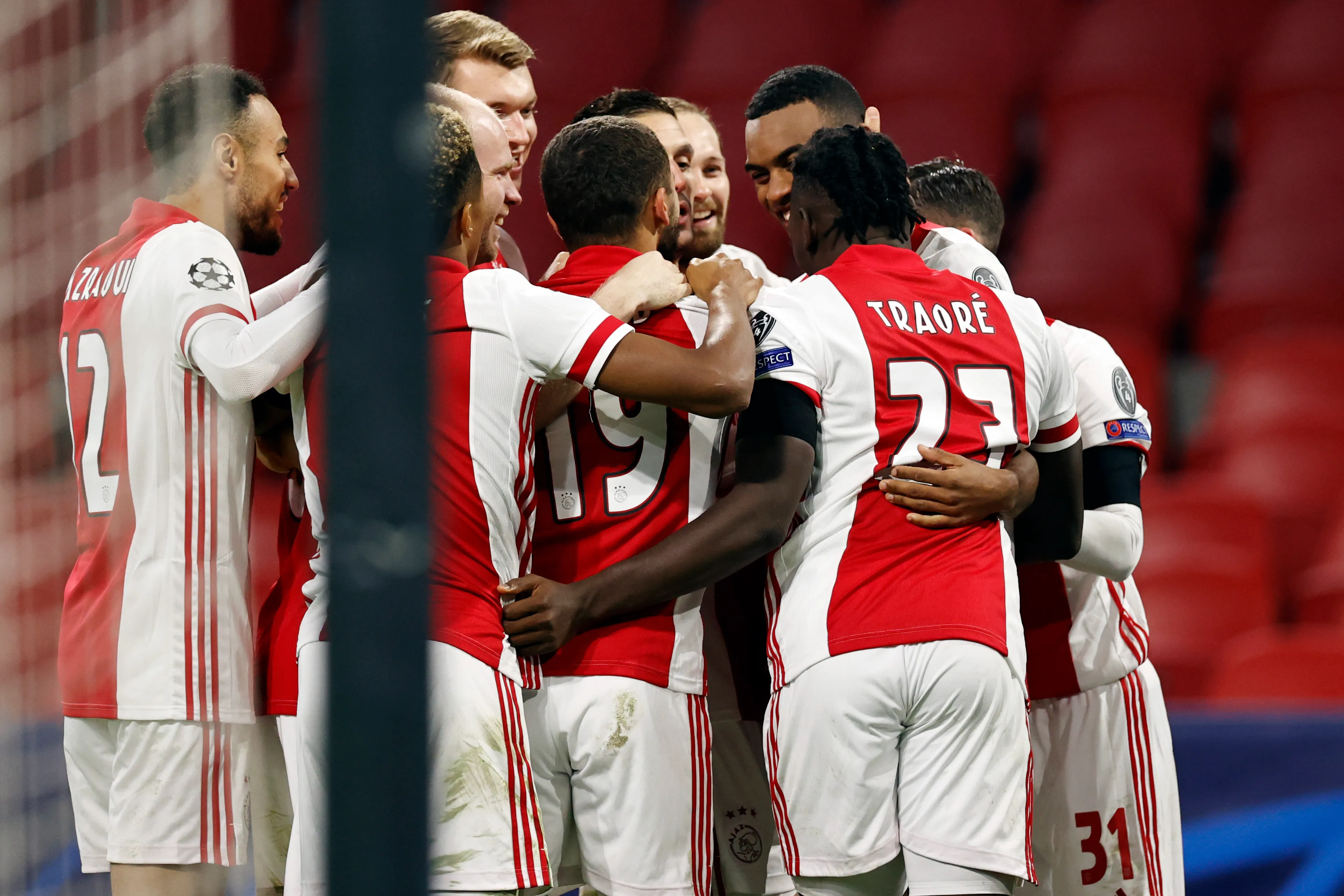 Ajax is bezoekende FC Midtjylland weer de baas en blijft actief in Europa: 3-1