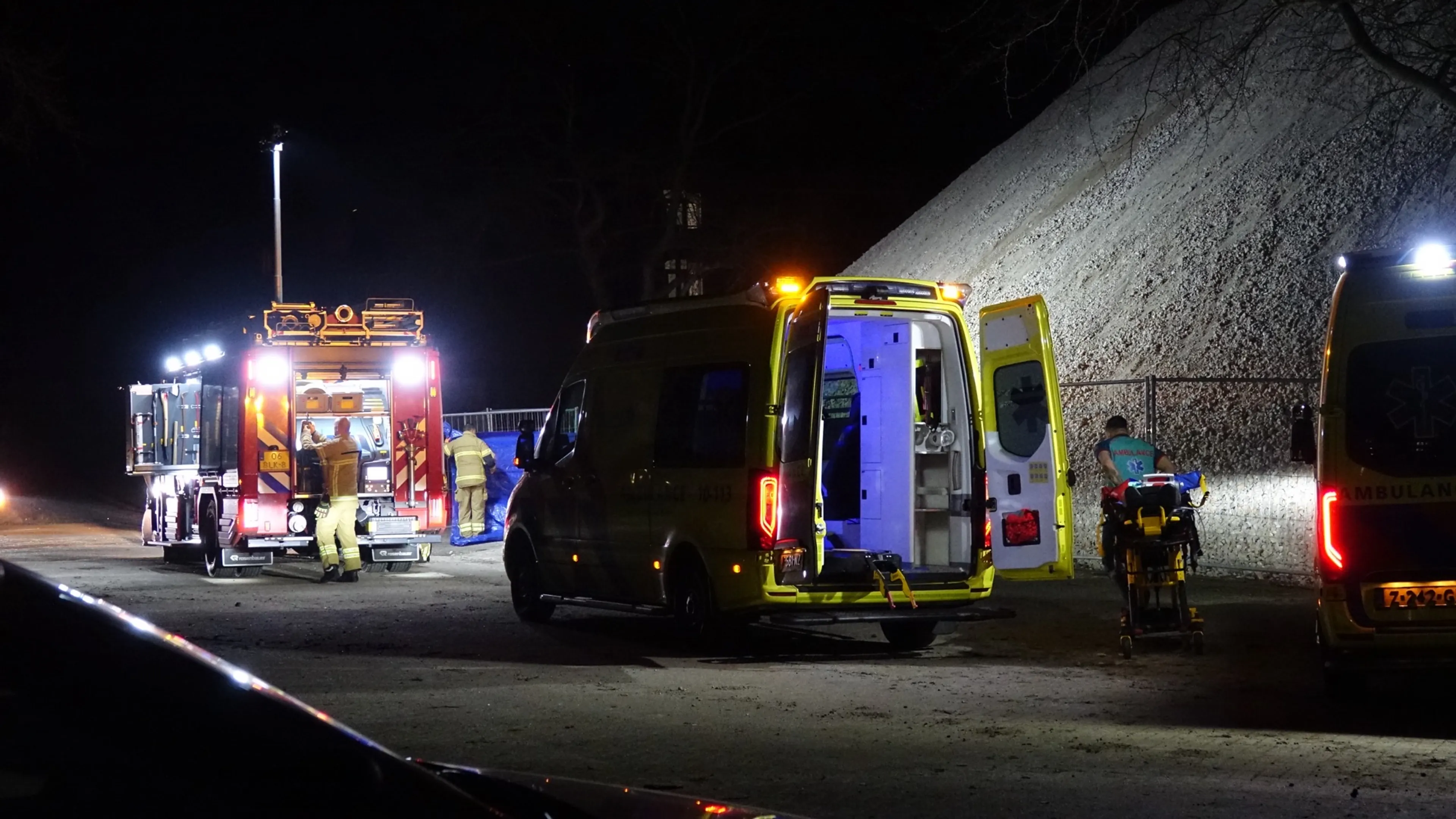 Meisje (16) zwaargewond na val van tien meter hoge grindberg in Den Helder