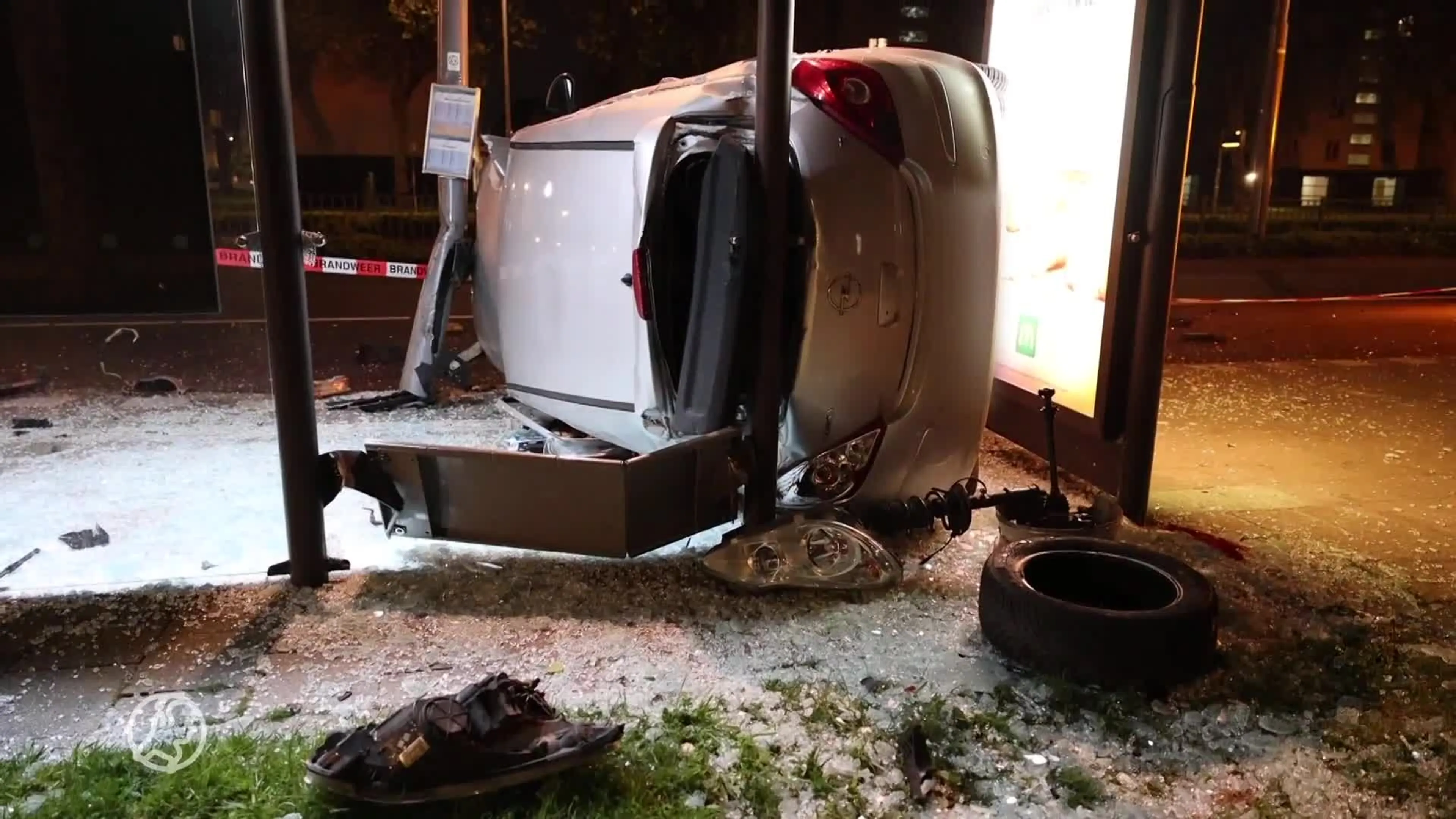 Automobilist spoorloos na crash in bushokje