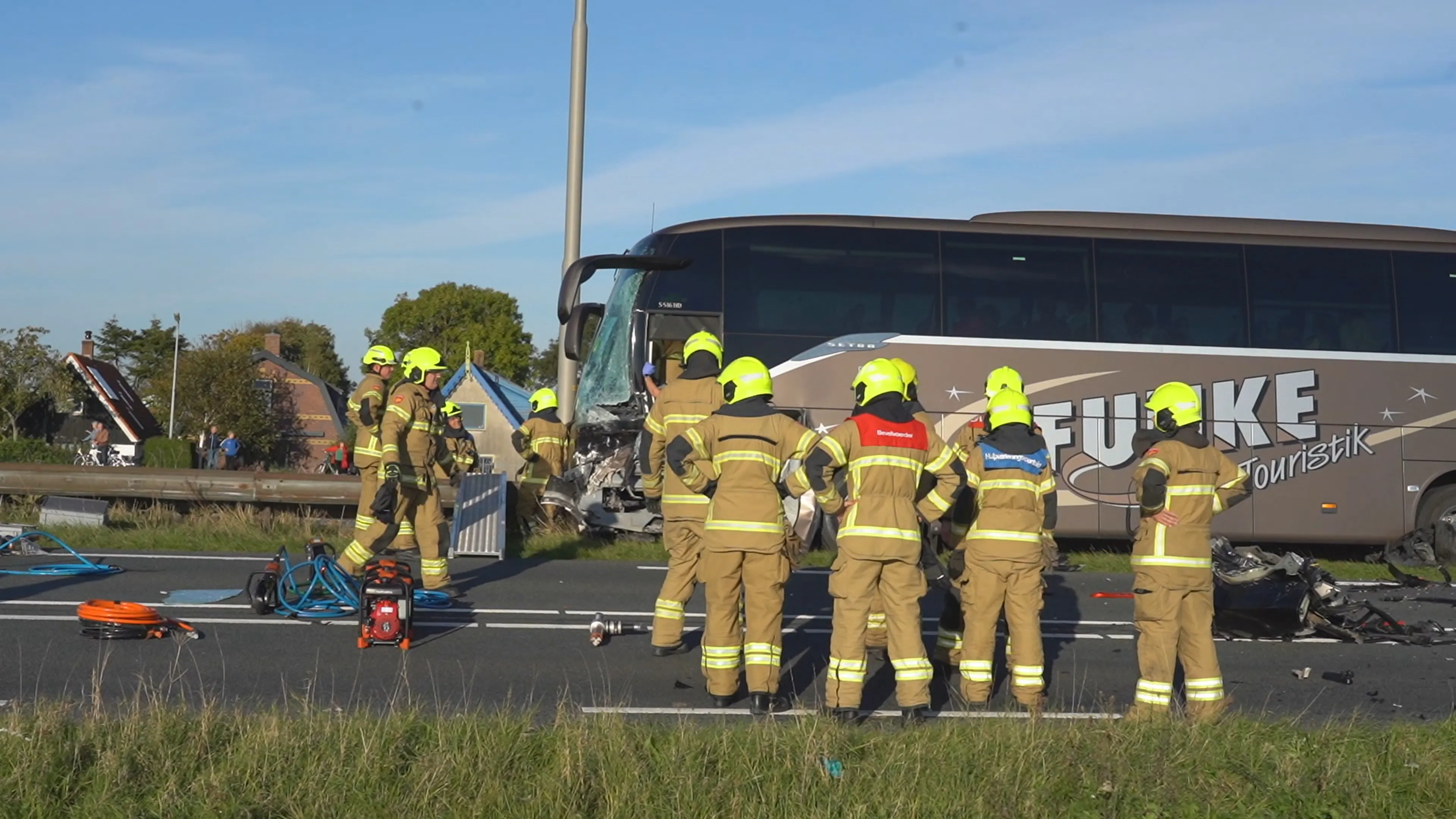 Dode bij ongeluk met Duitse touringcar op N9 bij Bergen