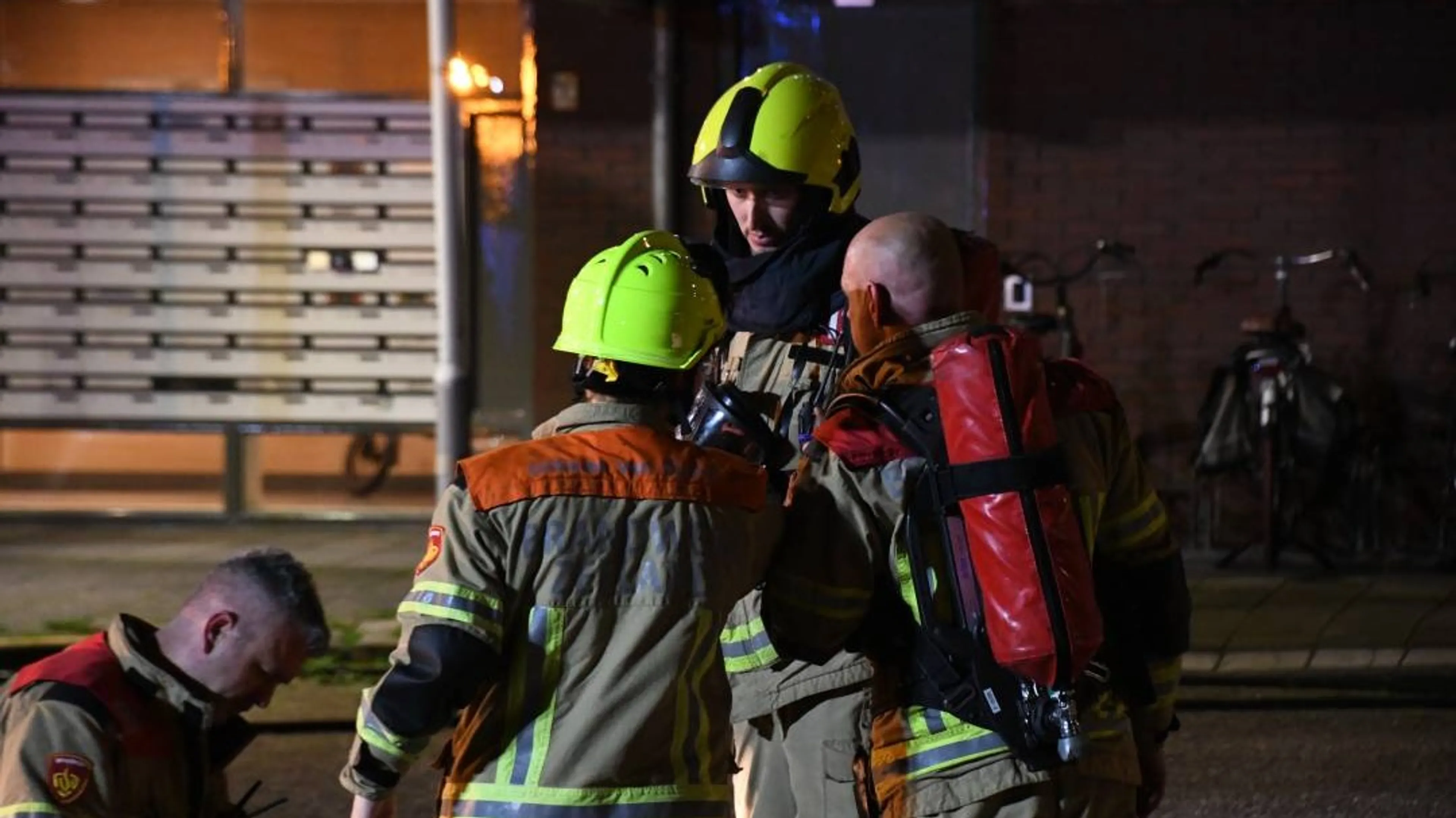Man (50) overleden bij flatbrand in Terneuzen, tientallen woningen ontruimd