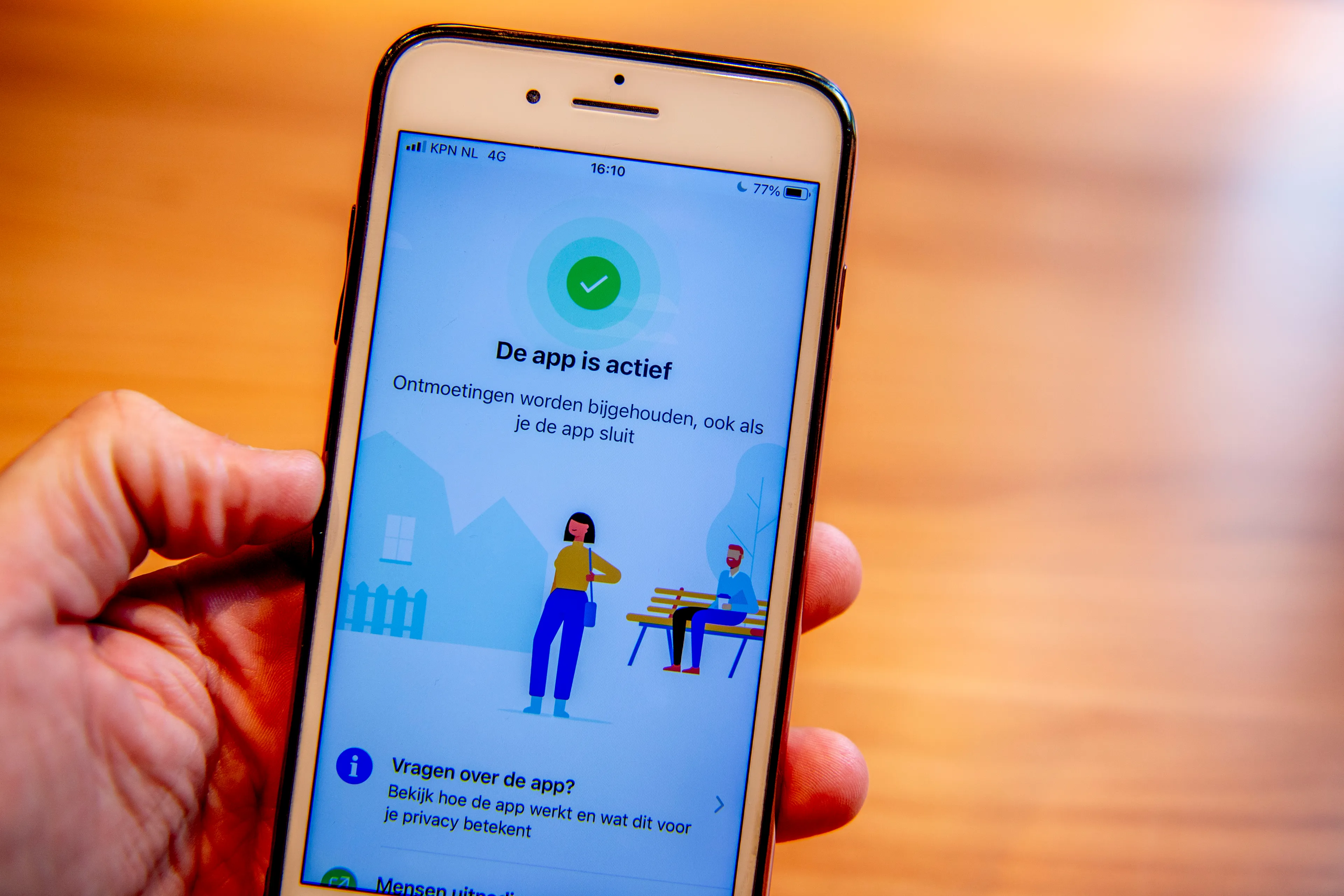 De CoronaMelder-app is vanaf nu landelijk actief: zo werkt het