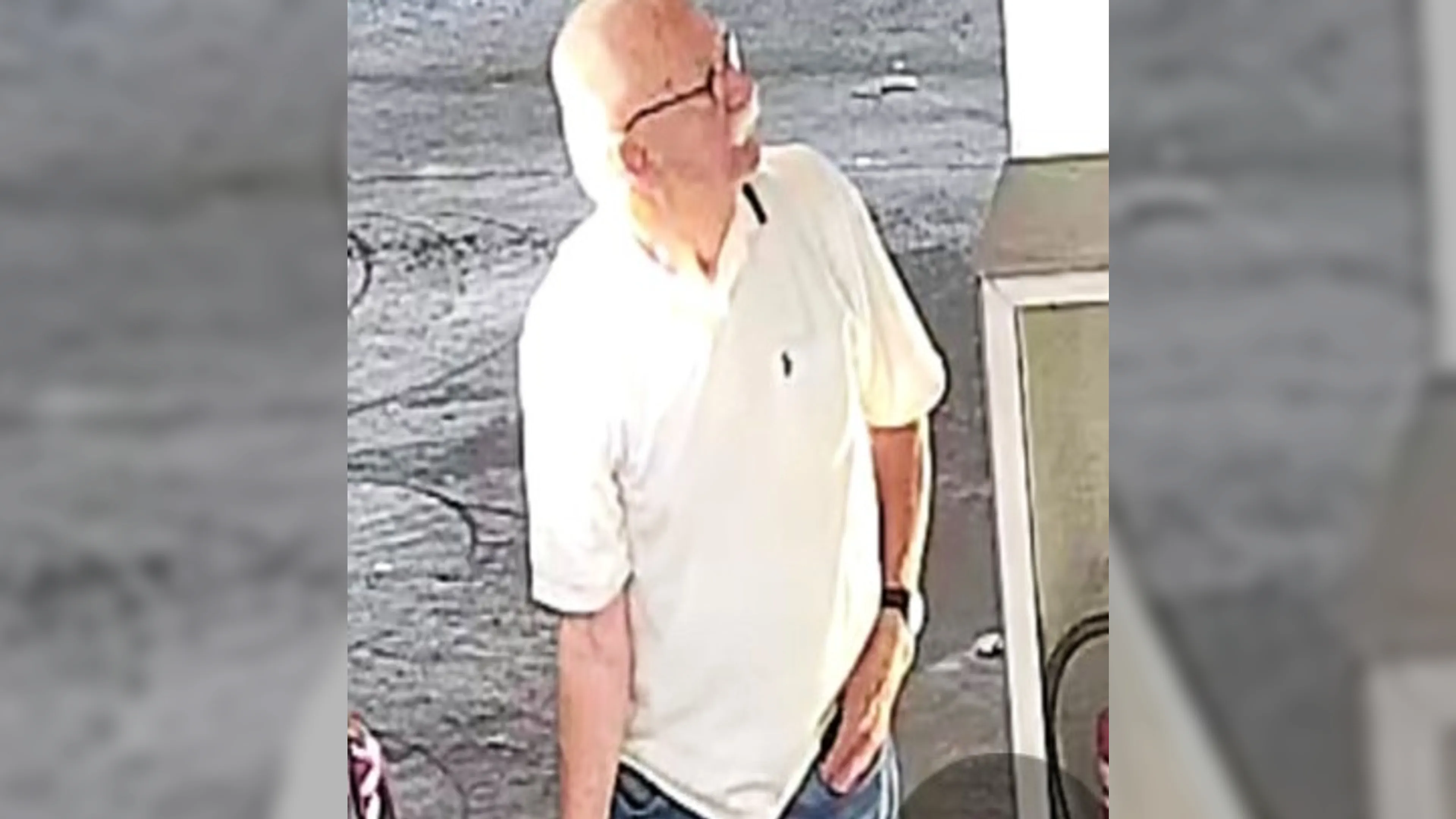 Politie naarstig op zoek naar vermiste man van 82, beelden bij tankstation duiken op