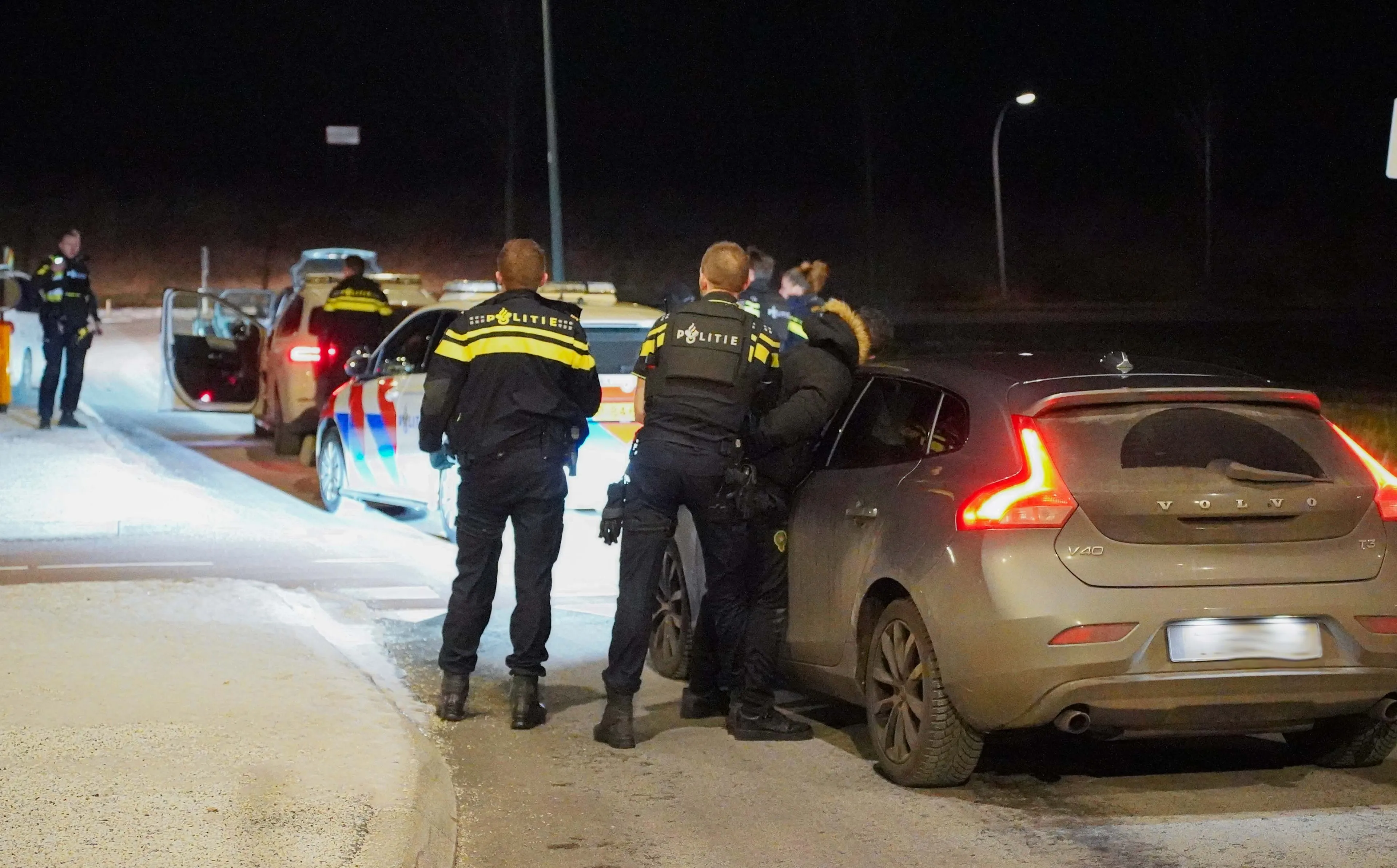 Politie haalt meerdere verdachten van weg na schietpartij Harkstede
